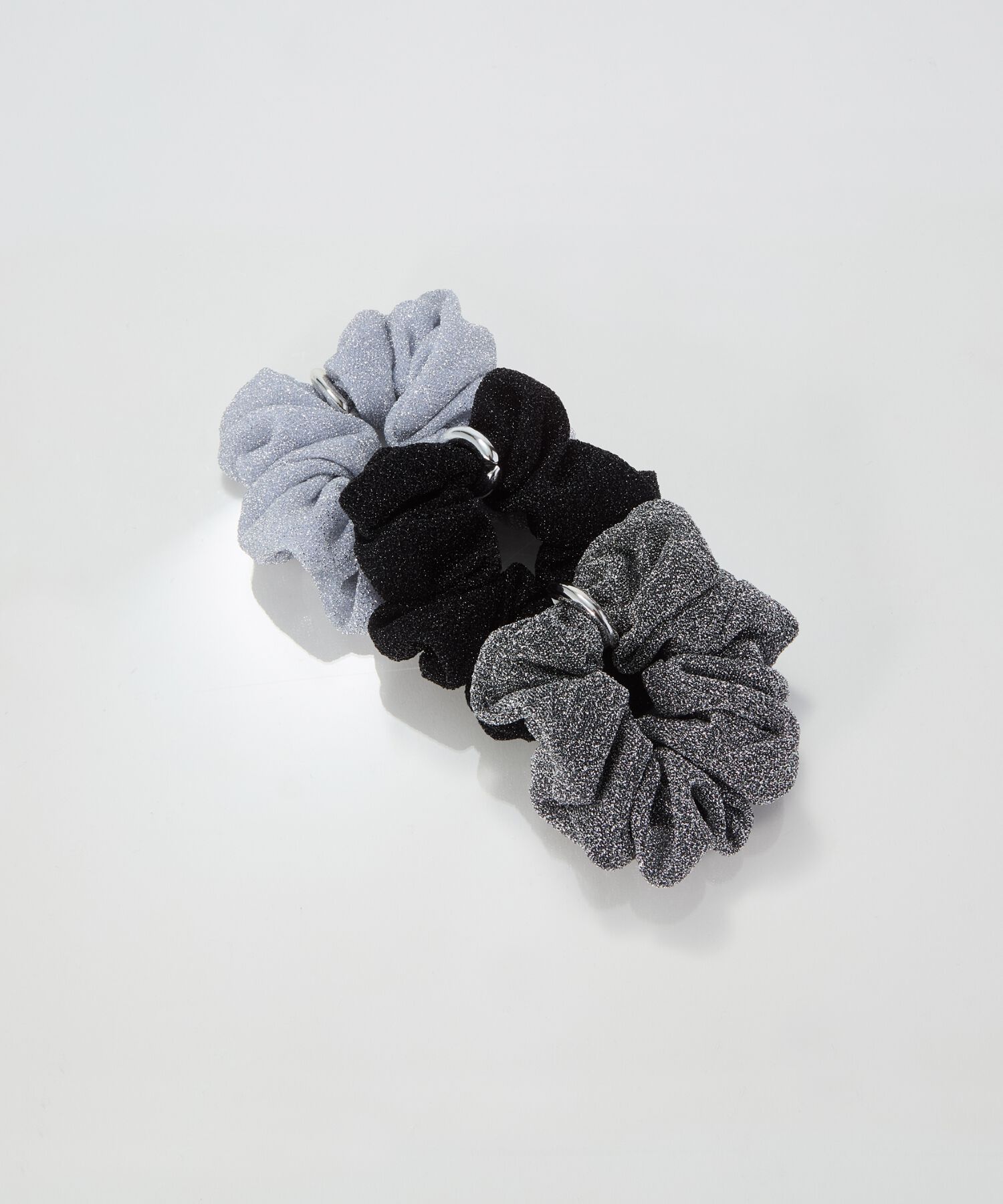 Phoebe「メタルグリッターシュシュ　グレー」|ヘアゴム・シュシュ|