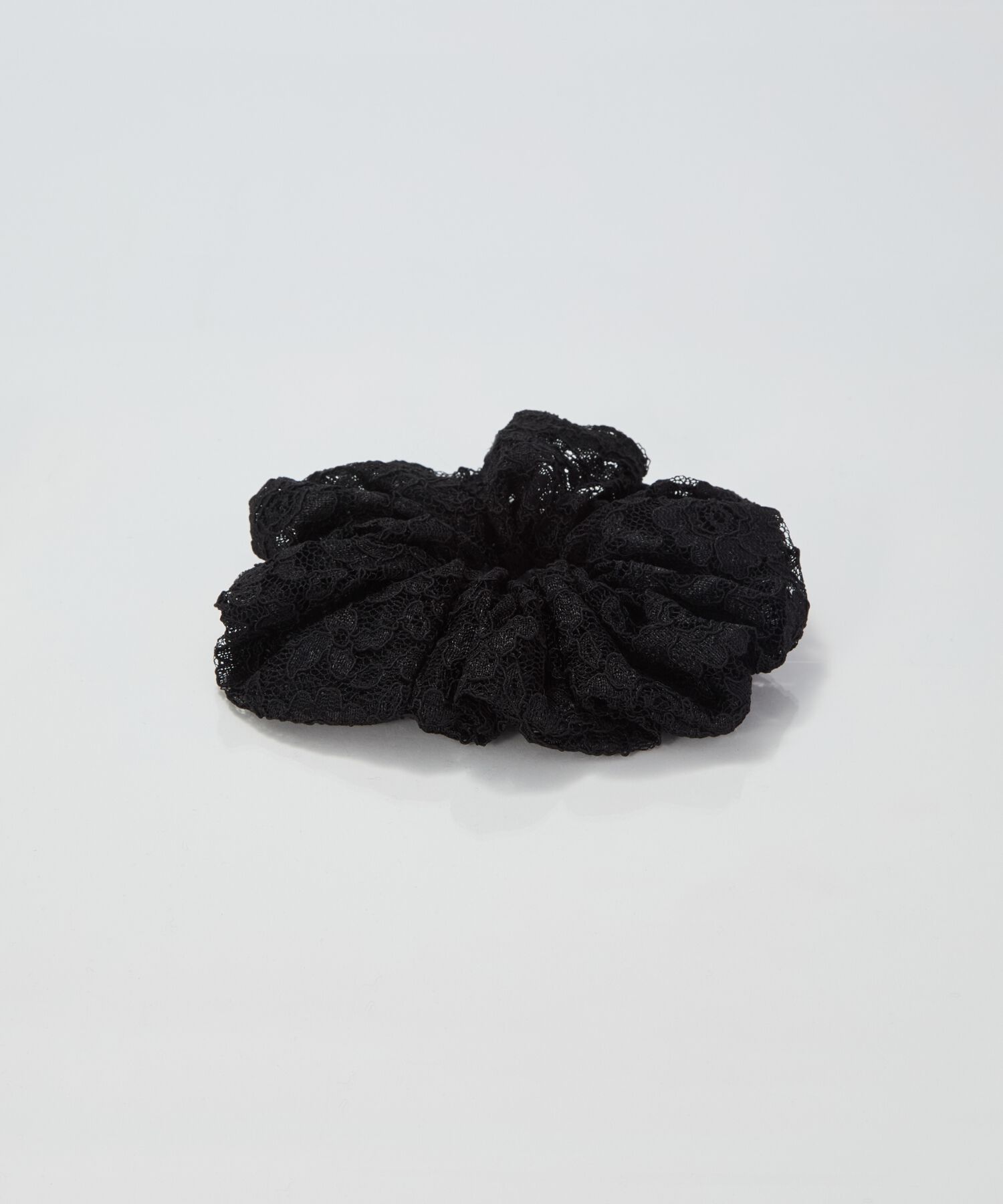 Phoebe「ガーリッシュレースシュシュ　ブラック」|ヘアゴム・シュシュ|