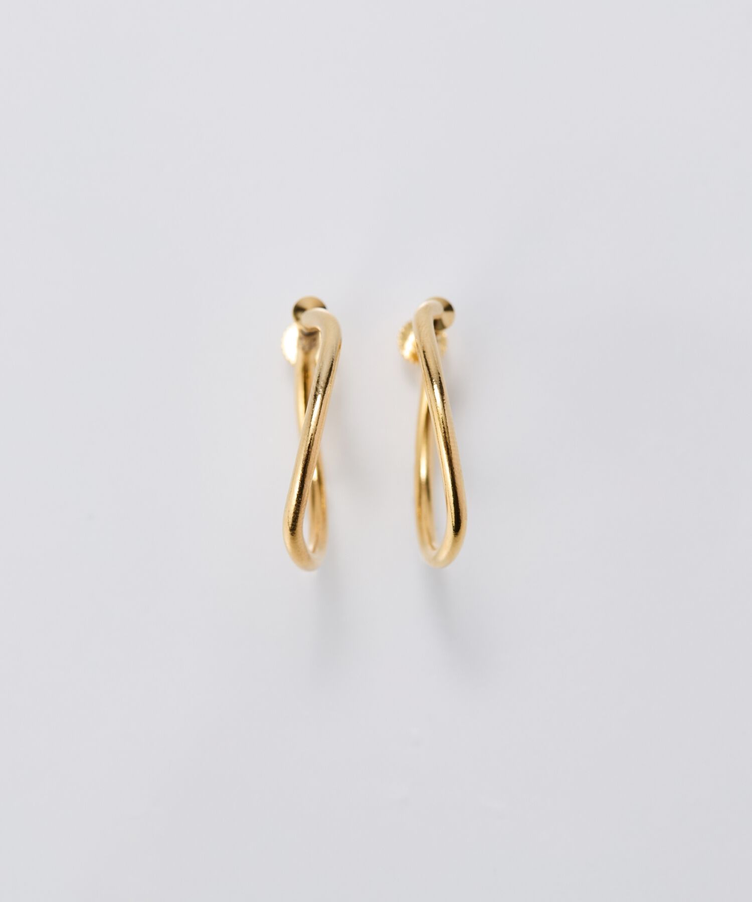 Phoebe「【金属アレルギー対応】2wayウェーブラインフープイヤリング　ゴールド/ニッケルフリー」|イヤリング|