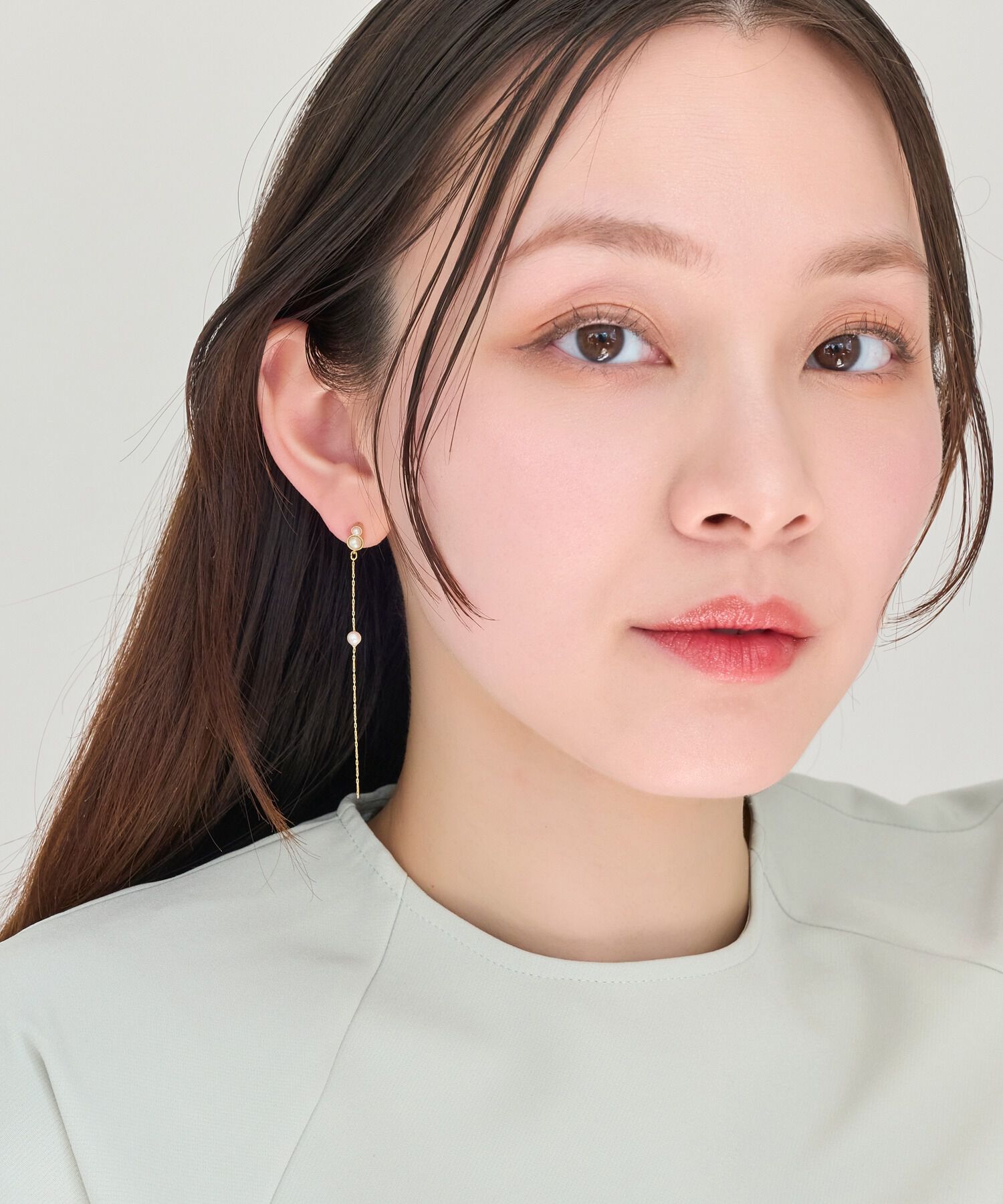 Phoebe「【金属アレルギー対応】ルミナスパールロングセラミックピアス　ゴールド」|ピアス|