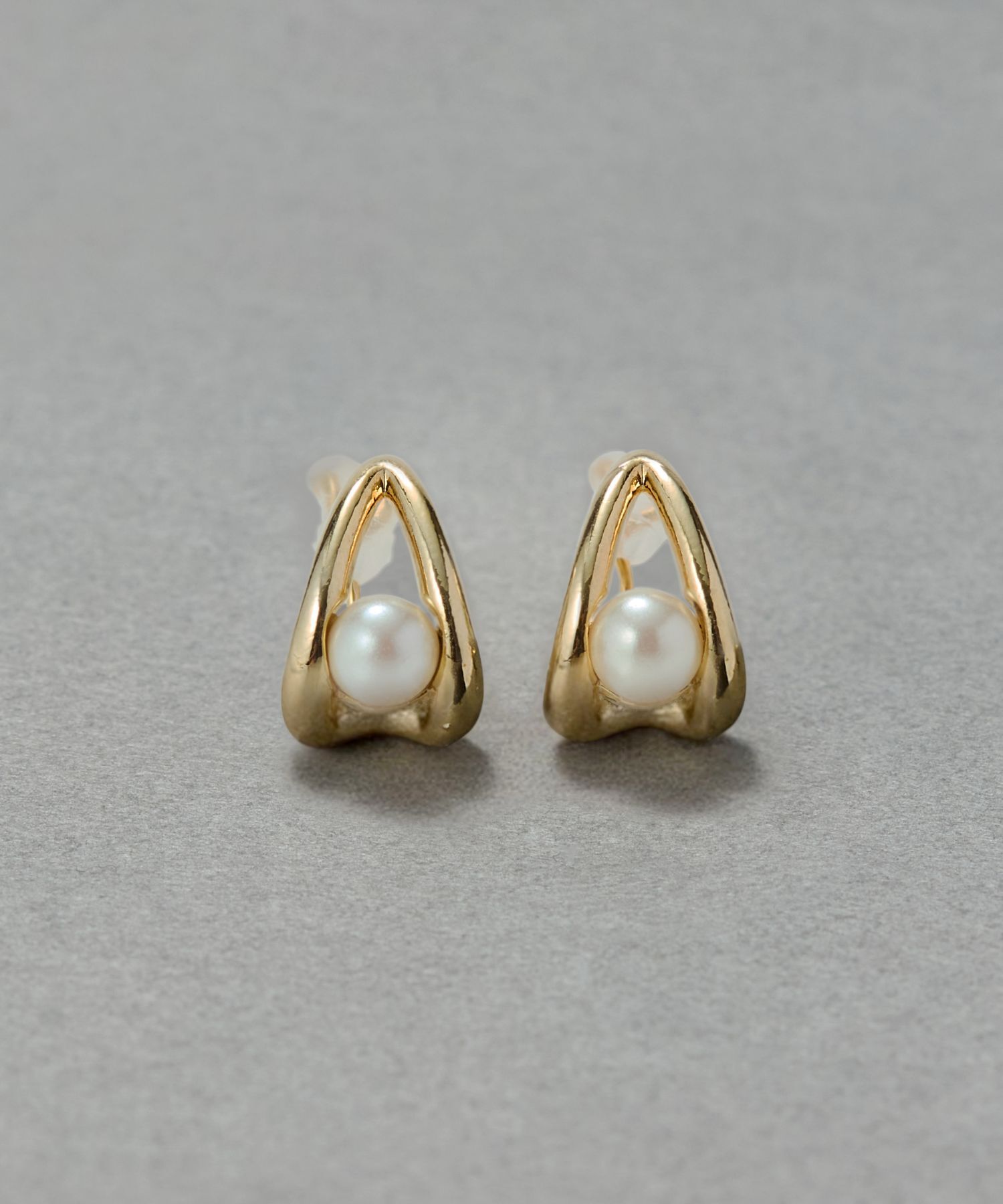 Phoebe「【痛くないシリーズ/金属アレルギー対応】ドロップパールライトフィットイヤリング　ゴールド」|イヤリング|ゴールド