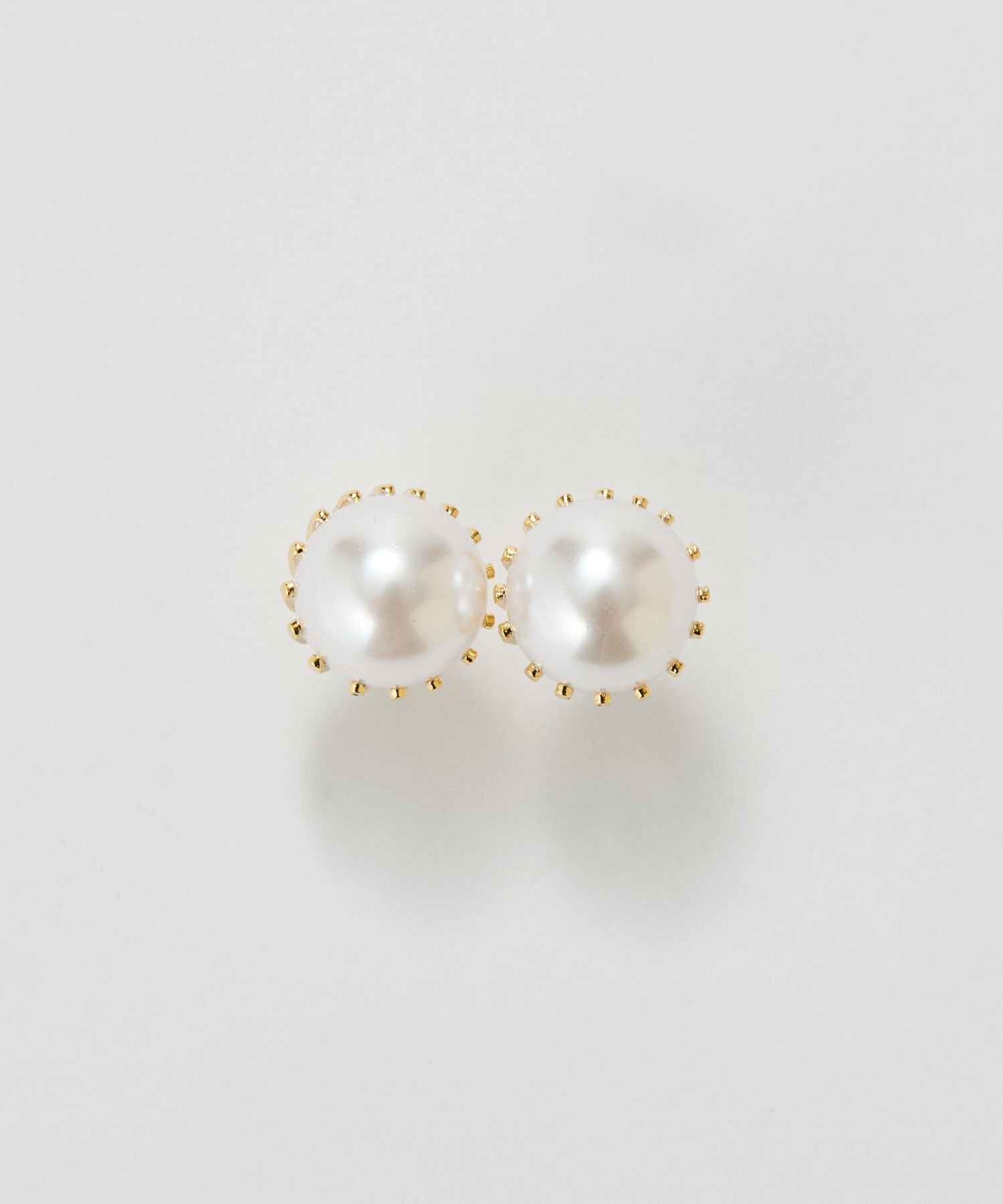  「トゥウィンクルフレームパールピアス　ゴールド/一粒」|ピアス|