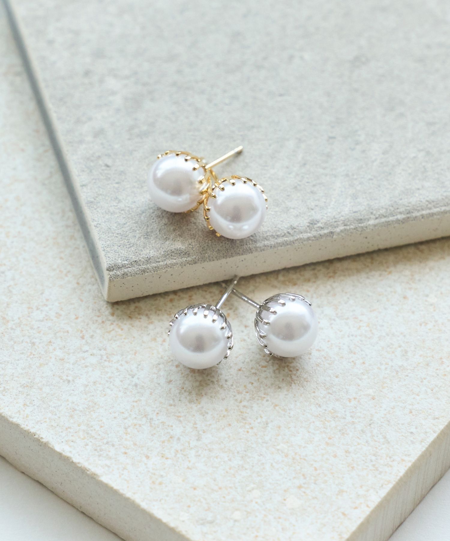  「トゥウィンクルフレームパールピアス　ゴールド/一粒」|ピアス|