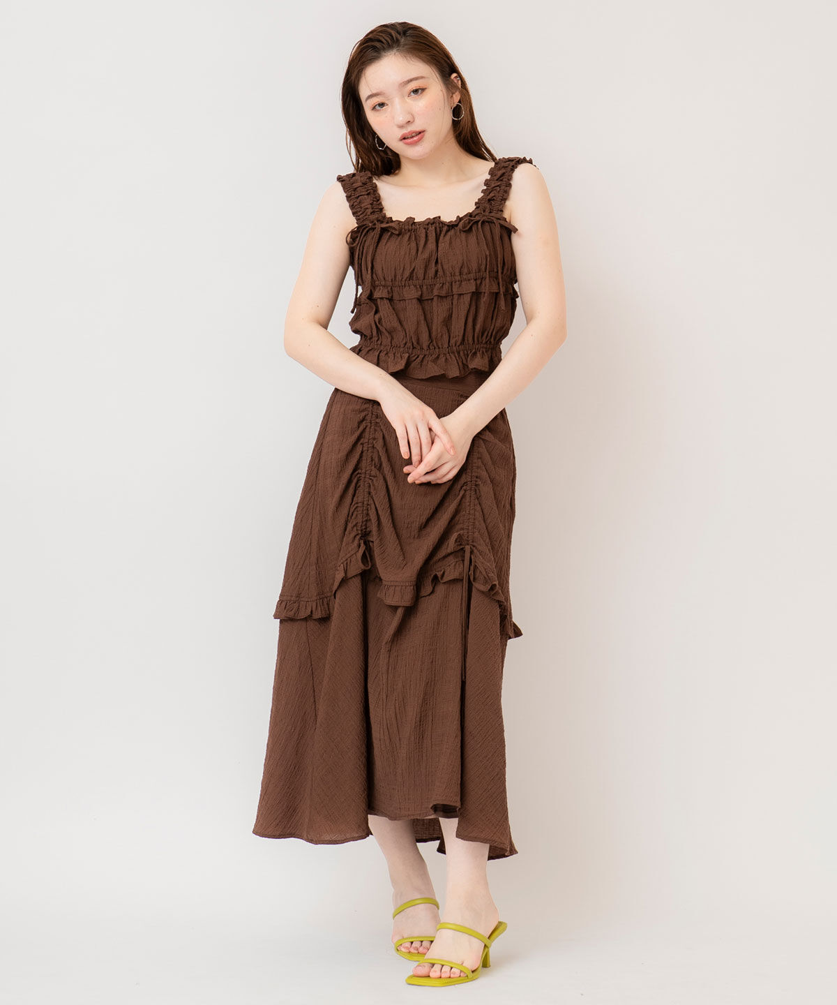 REDYAZEL「シャーリングキャミソール&times;ドロストスカートセットアップ」|ワンピース|ブラウン