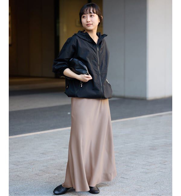 SLOBE IENA「《ブラックのみWEB限定/追加2》グロッシーサテンフレアスカート」|スカート|