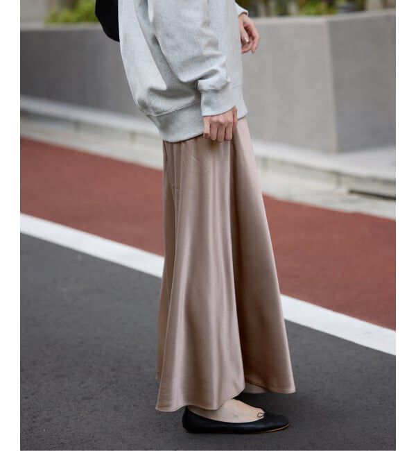 SLOBE IENA「《ブラックのみWEB限定/追加2》グロッシーサテンフレアスカート」|スカート|