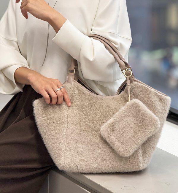  「【コーデの主役に】ポーチ付きフェイクファートート」|クラッチバッグ|