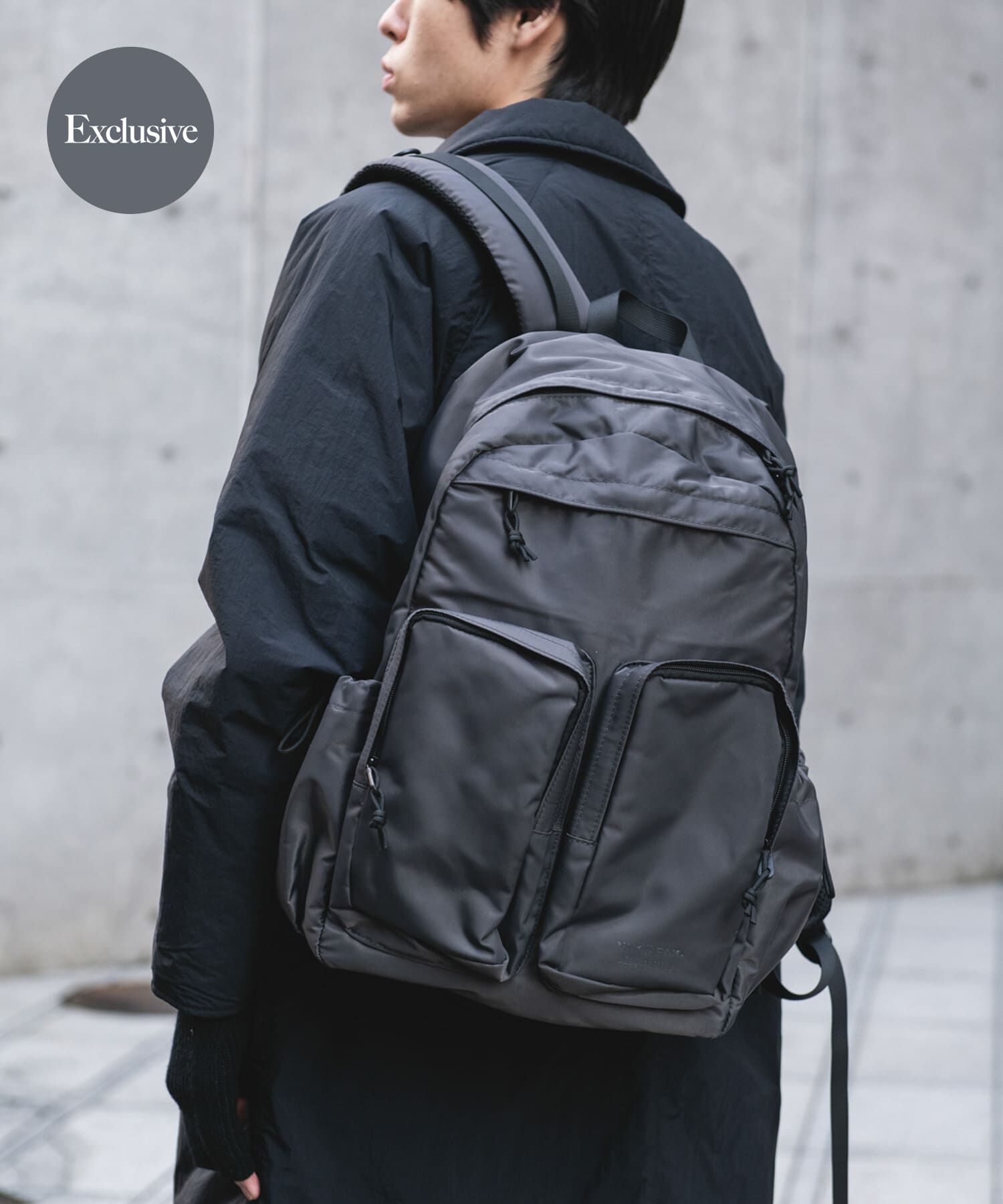 URBAN RESEARCH DOORS「『別注』YAKPAK&times;DOORS　マルチポケットデイパック」|その他|チャコールグレー