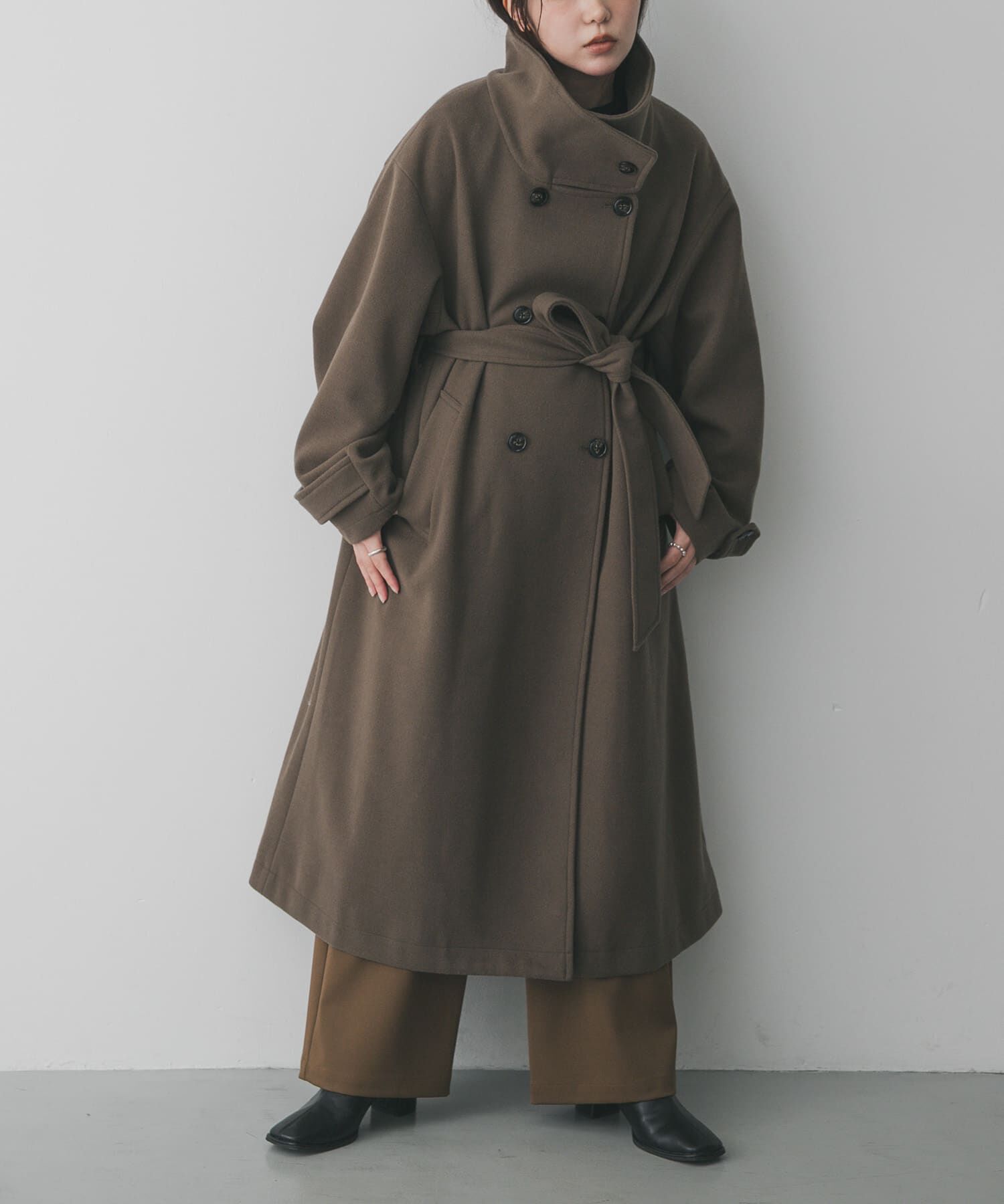 SENSE OF PLACE by URBAN RESEARCH「スタンドカラーロングコート」|ノーカラーコート|モカ