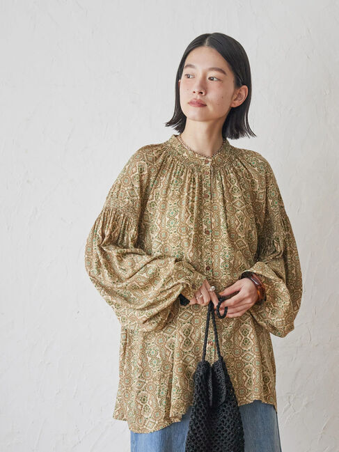  「さらっと袖ボリュームギャザーブラウス」|シャツ・ブラウス|ベージュ