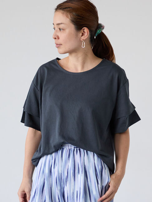 Lugnoncure「プレーティング袖タックTシャツ」|Tシャツ・カットソー|チャコールグレー