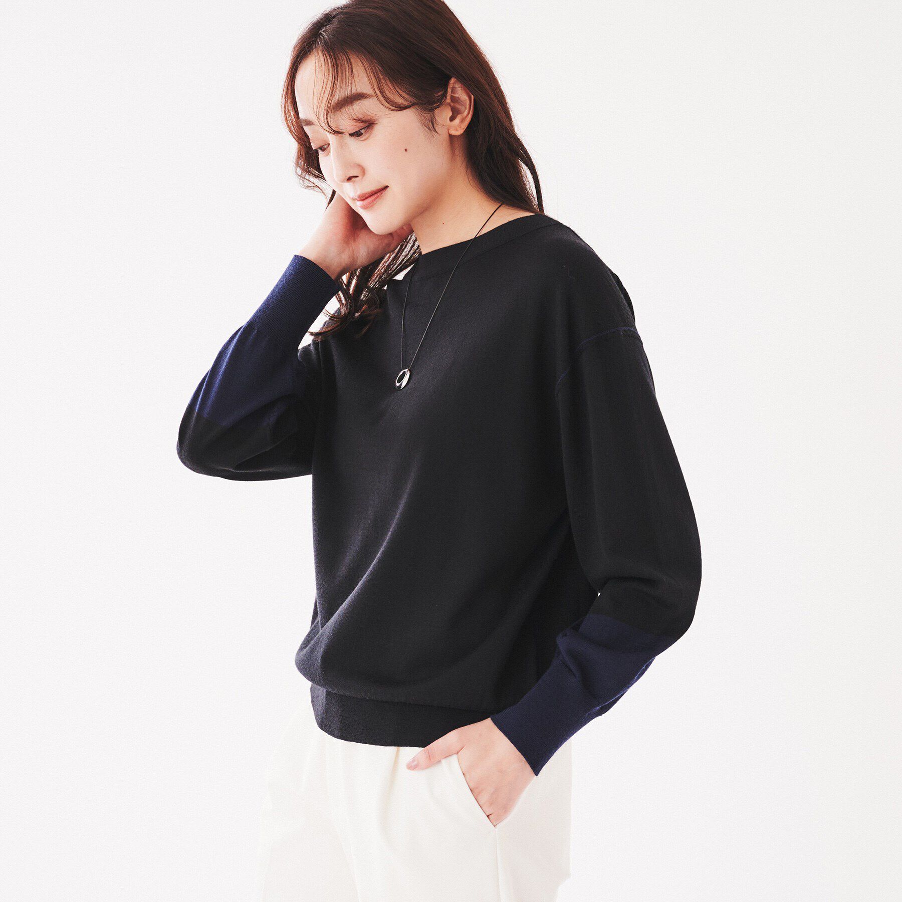 UNTITLED「【袖口カラーがアクセントに！】クルーネック ハイゲージニット」|ニット・セーター|