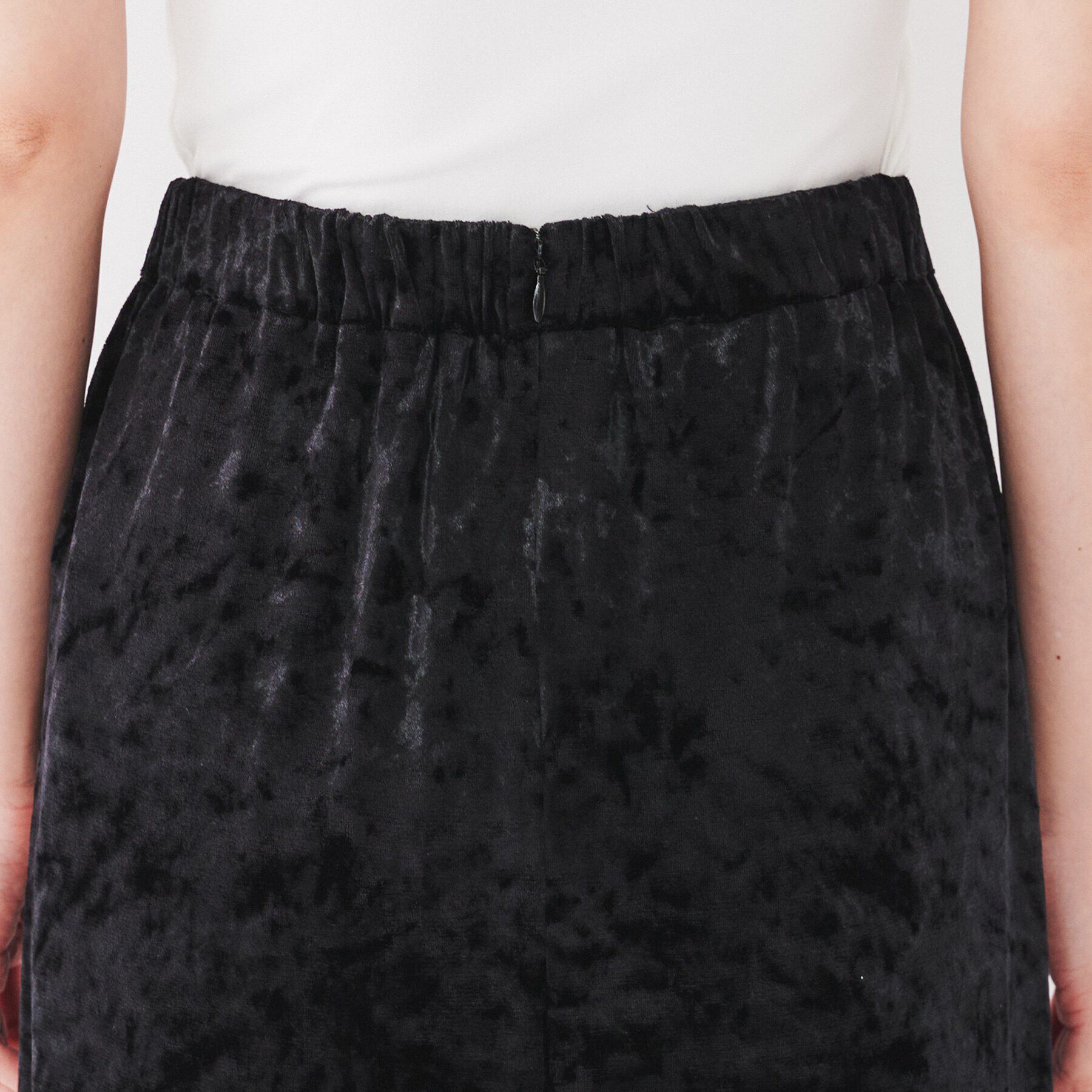 UNTITLED「【後ろウエストゴム/スリット/洗える】クラッシュベロア ナロースカート」|スカート|