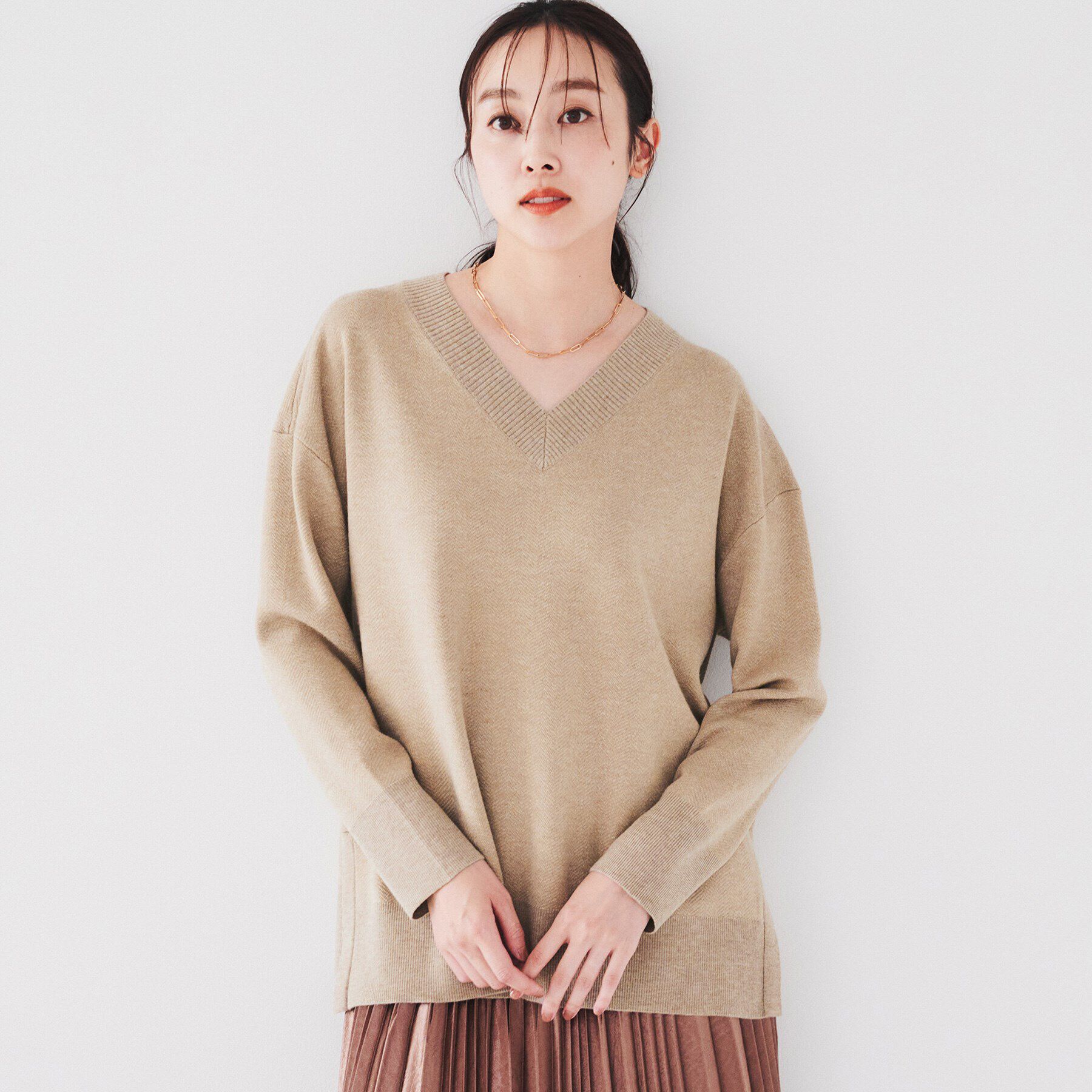 UNTITLED「【体型カバー/洗える】ヘリンボーン柄 Vネックプルオーバーニット」|ニット・セーター|