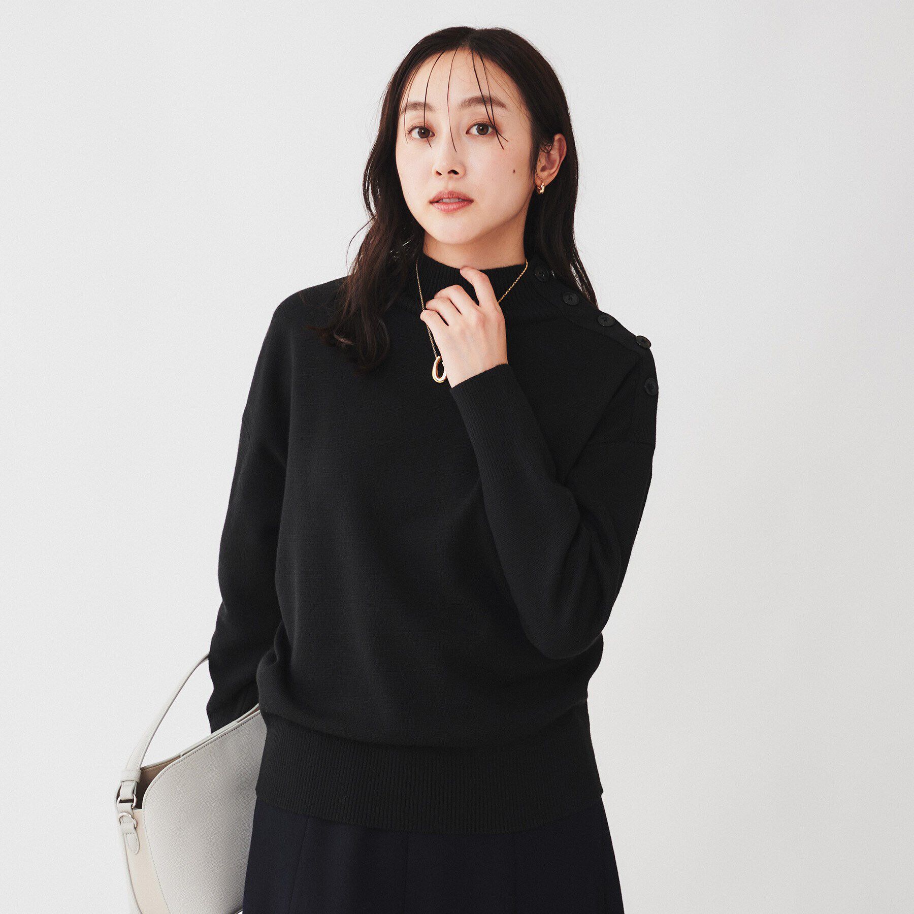 UNTITLED「【日本製／洗える】ミラノリブ 肩ボタンプルオーバーニット」|ニット・セーター|ブラック(019)