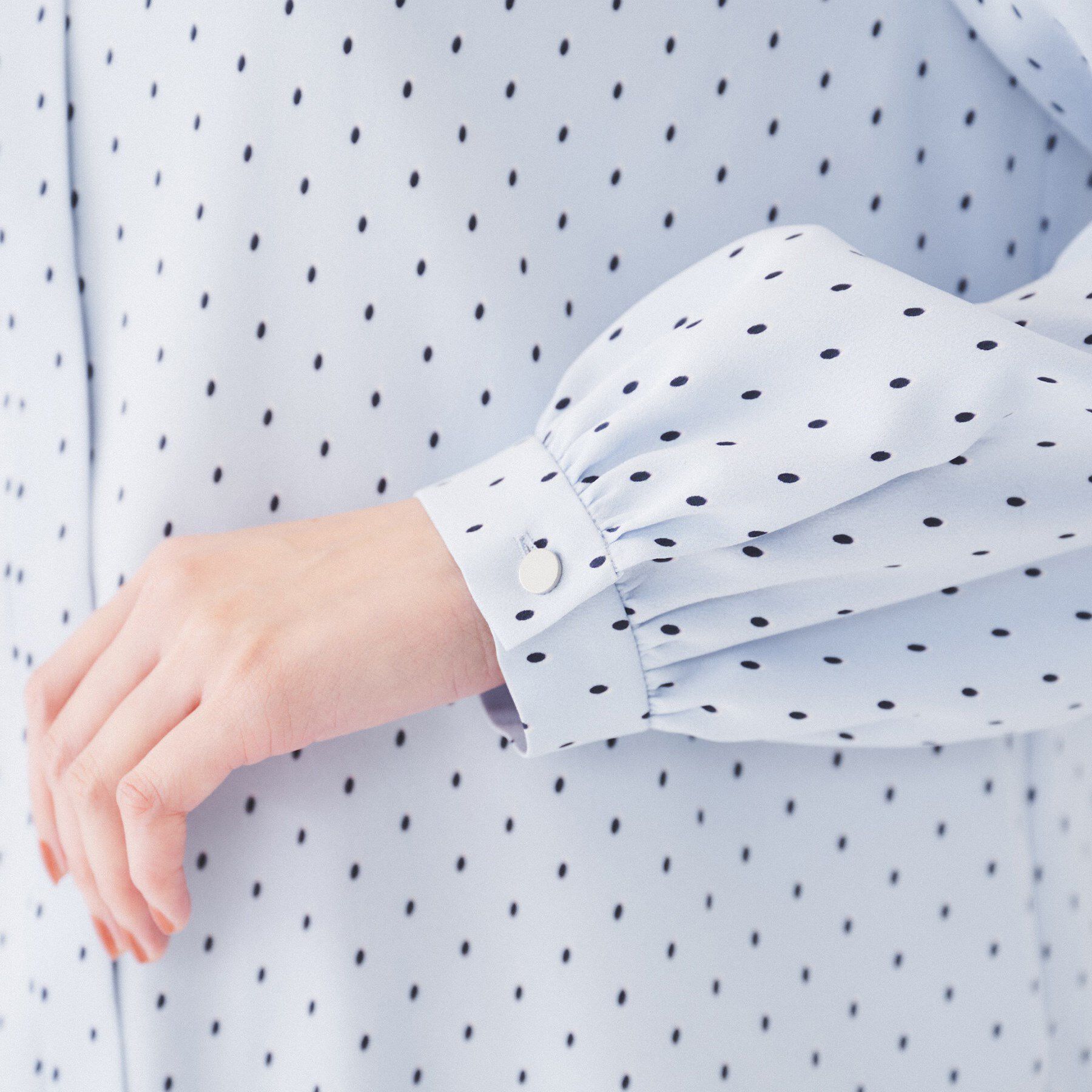 UNTITLED「【通勤】オーバルドットブラウス」|シャツ・ブラウス|