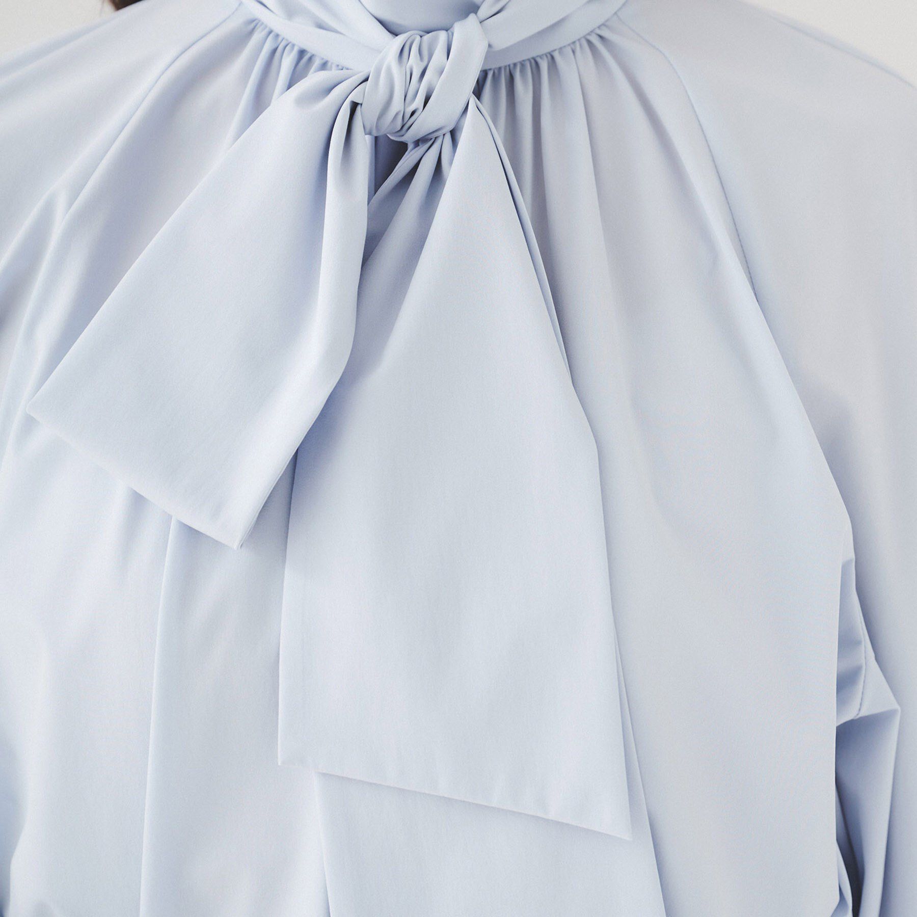 UNTITLED「【通勤】ボウタイ付スタンドネック ボリュームブラウス」|シャツ・ブラウス|