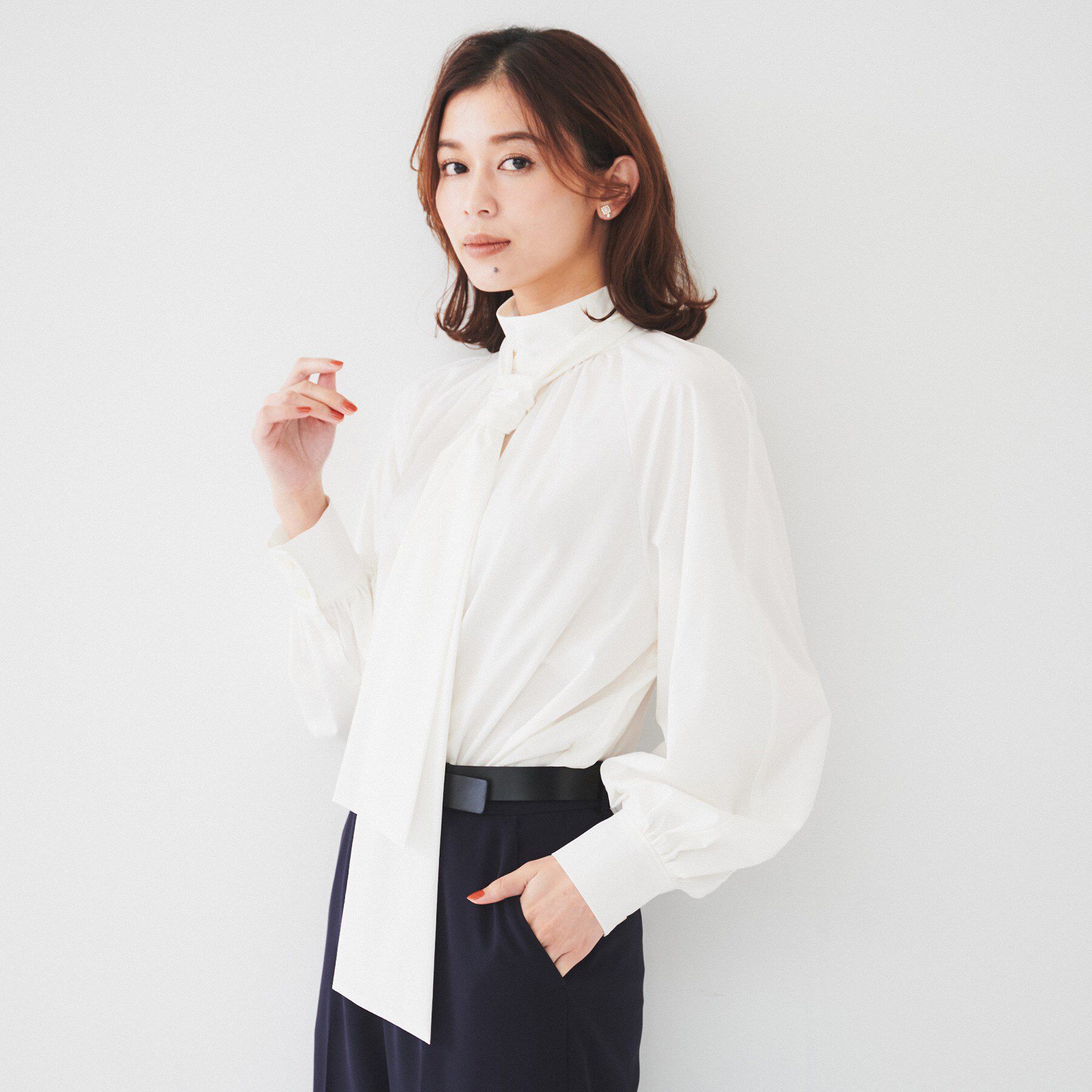 UNTITLED「【通勤】ボウタイ付スタンドネック ボリュームブラウス」|シャツ・ブラウス|