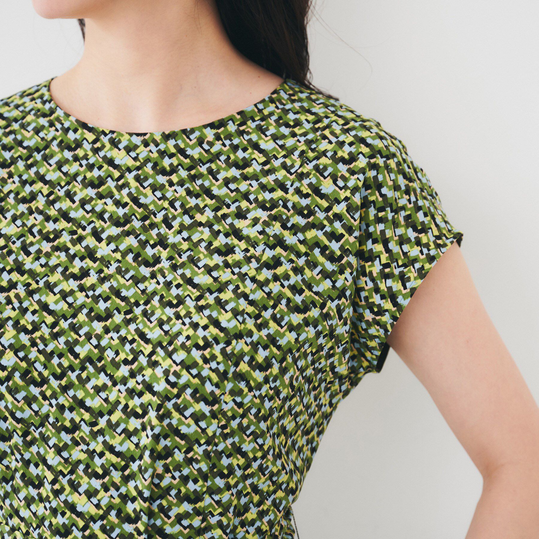 UNTITLED「【きれいめ/洗える/夏ワンピ】モザイク柄ワンピース」|ワンピース|