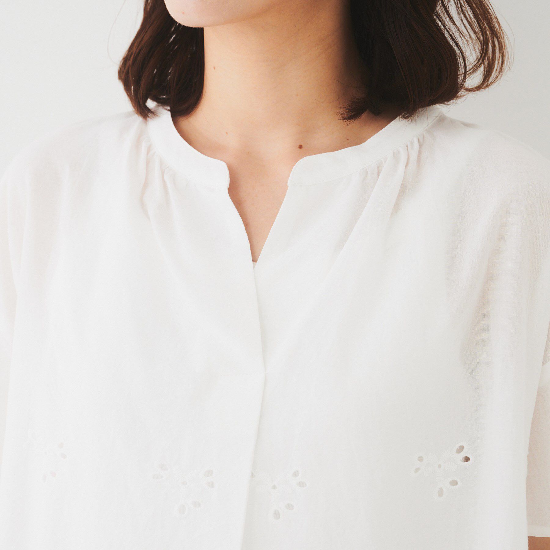 UNTITLED「【セットアップ可/コットン100】スカラップ刺繍ブラウス」|シャツ・ブラウス|