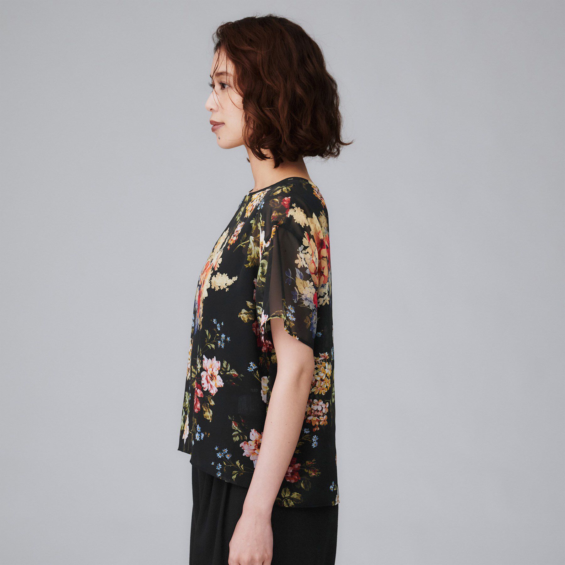 UNTITLED「【セットアップ可/花柄エレガント】アンティークフラワー柄ブラウス」|シャツ・ブラウス|