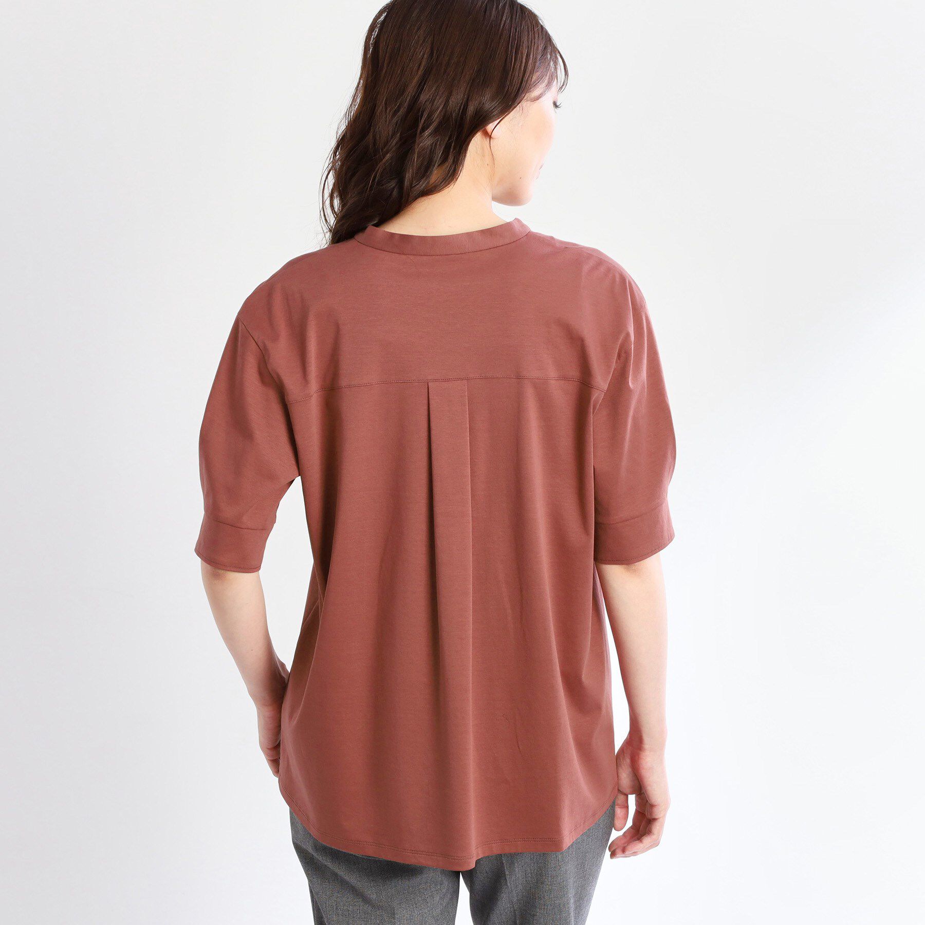 Reflect「【すっきり見え！長め丈／マシンウォッシュ可】スキッパーネックジャージトップス」|Tシャツ・カットソー|