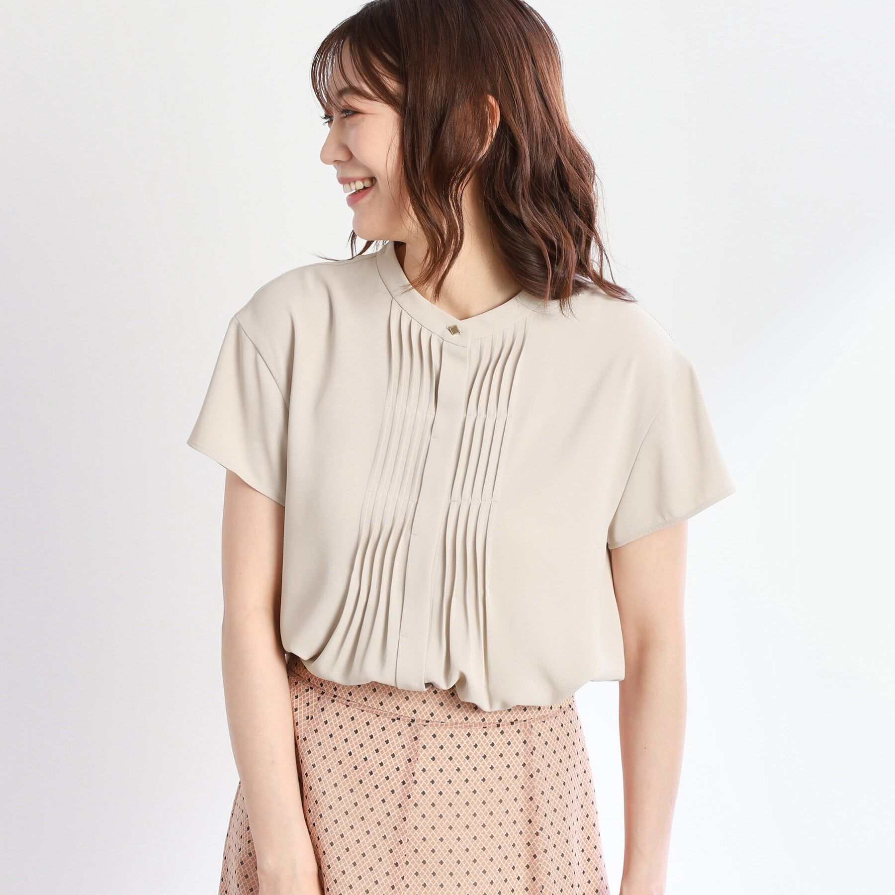 Reflect「【インナーに◎／すっきり見え！長め丈】タックデティールブラウス」|シャツ・ブラウス|