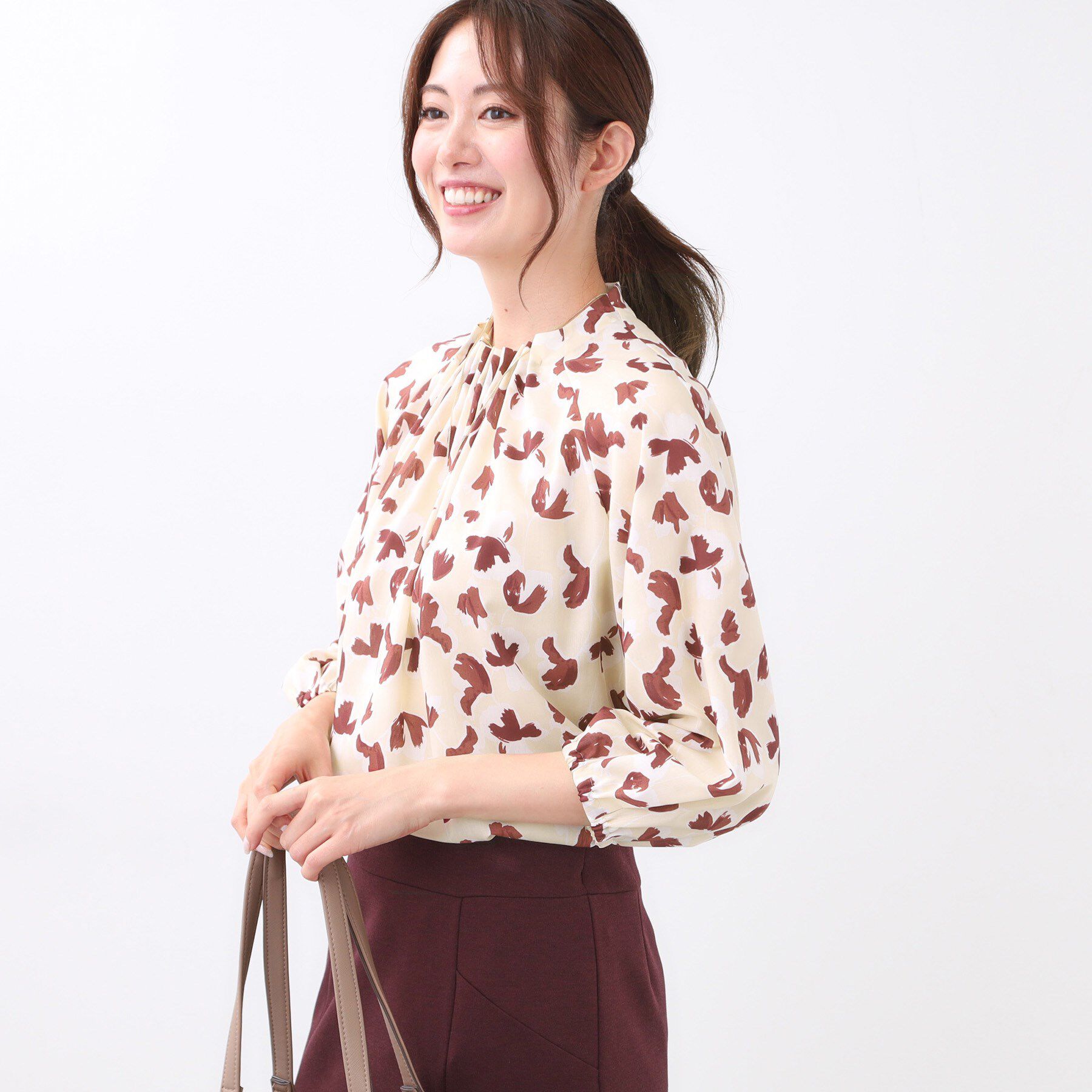 Reflect「【ジャケットのインナーにおすすめ◎】花柄タックデザインブブラウス」|シャツ・ブラウス|