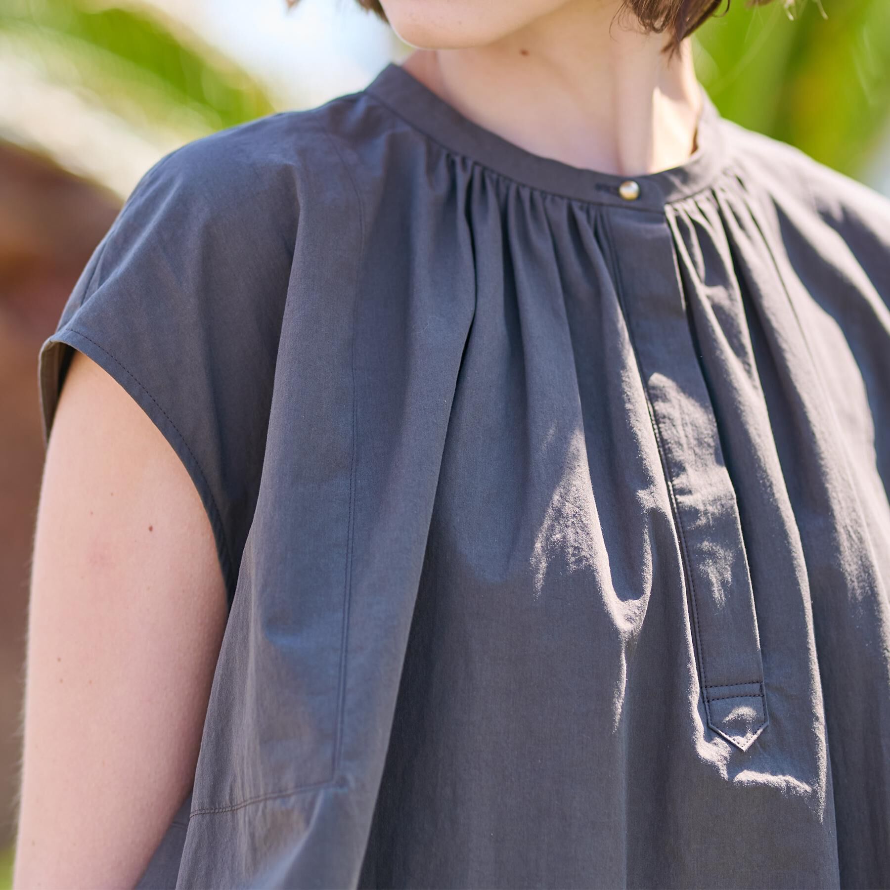 DRESSTERIOR「【コットン100％/洗える】フレンチスリーブイレギュラーヘムブラウス」|シャツ・ブラウス|