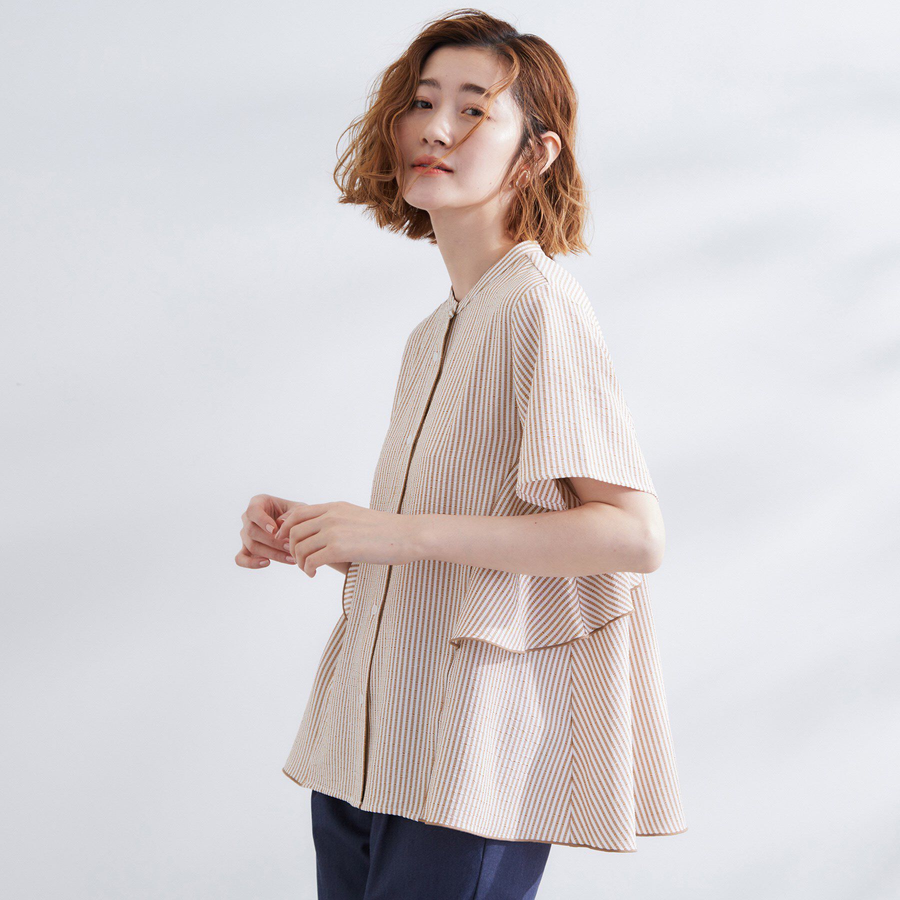 grove「【360&deg;抜かりない】ストライプアソートバックフレアブラウス」|シャツ・ブラウス|キャメルブラウン(3