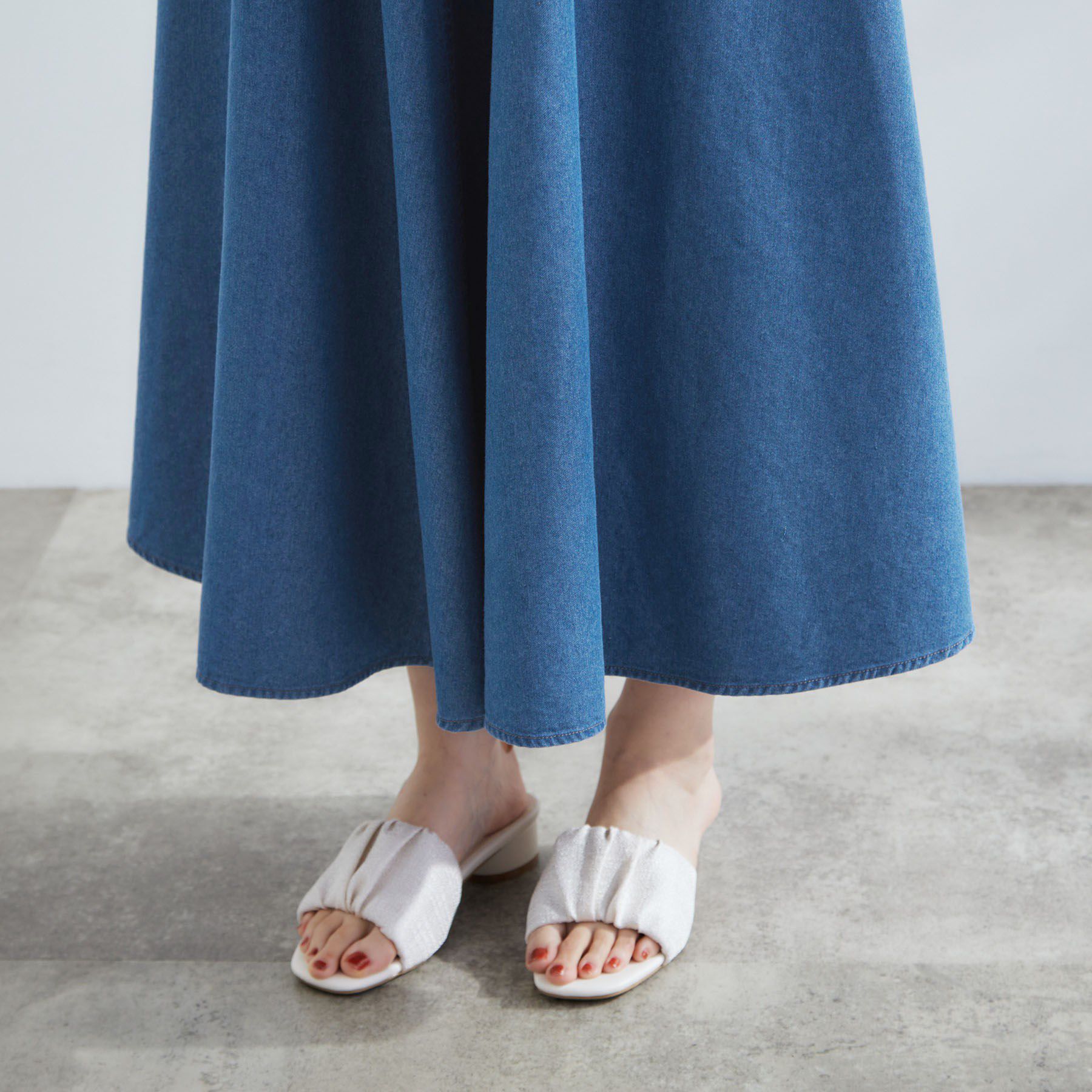 grove「すっきり見え 軽やかデニムノースリーブワンピース」|ワンピース|