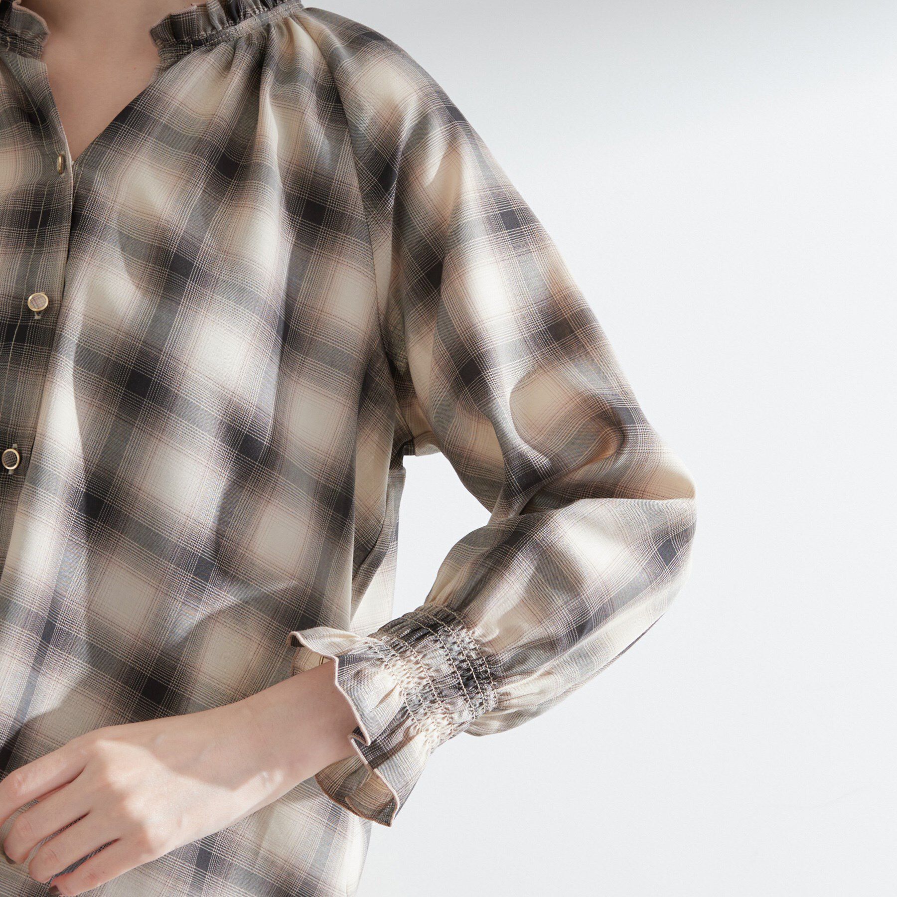 grove「衿もとすっきり一枚で映える 涼しげ秋色チェックブラウス」|シャツ・ブラウス|