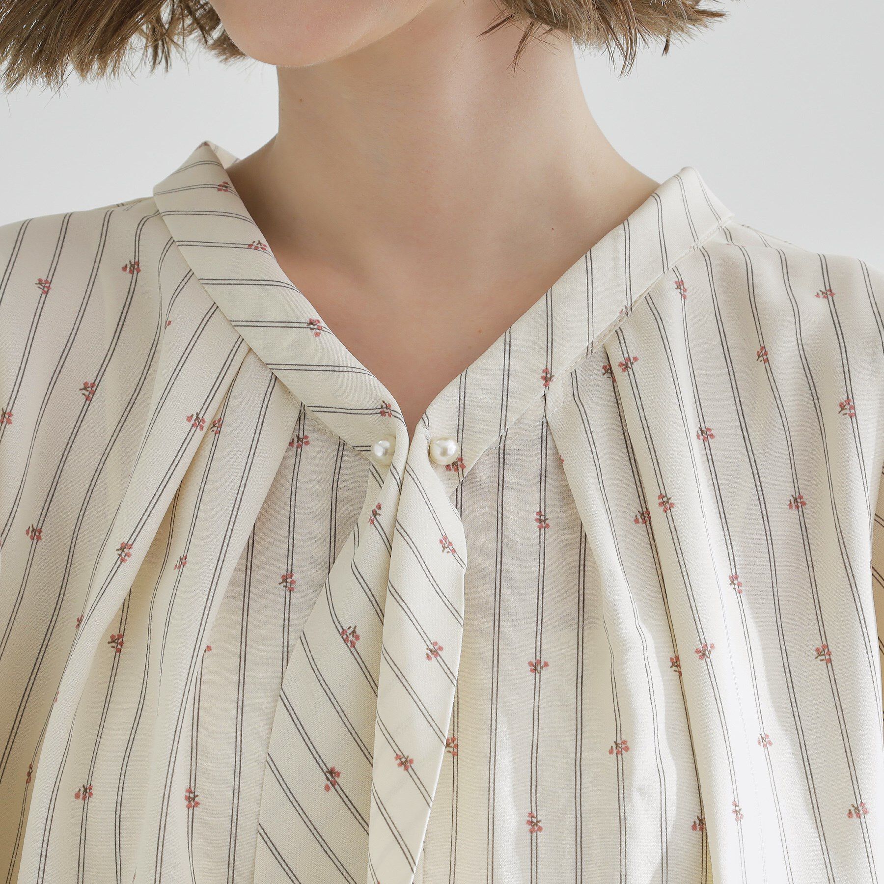 grove「【お仕事/二の腕カバー】パール調使いが華やか 上品ボウタイブラウス」|シャツ・ブラウス|