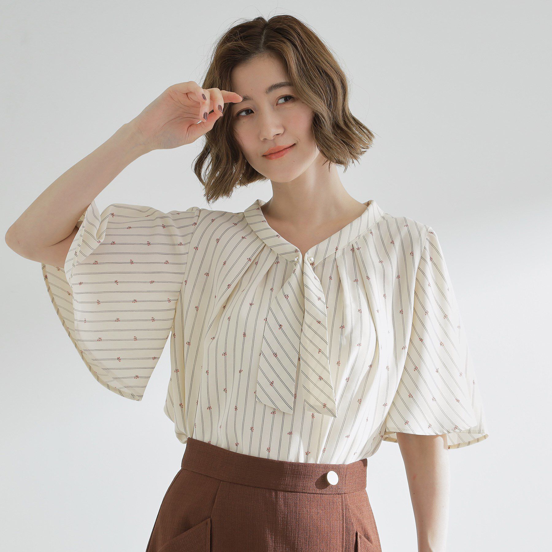 grove「【お仕事/二の腕カバー】パール調使いが華やか 上品ボウタイブラウス」|シャツ・ブラウス|
