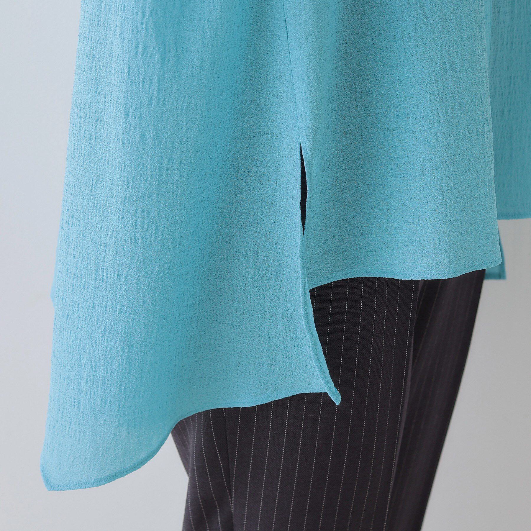 INDIVI「【洗える／凹凸素材】ハンカチーフヘム エアリーブラウス」|シャツ・ブラウス|