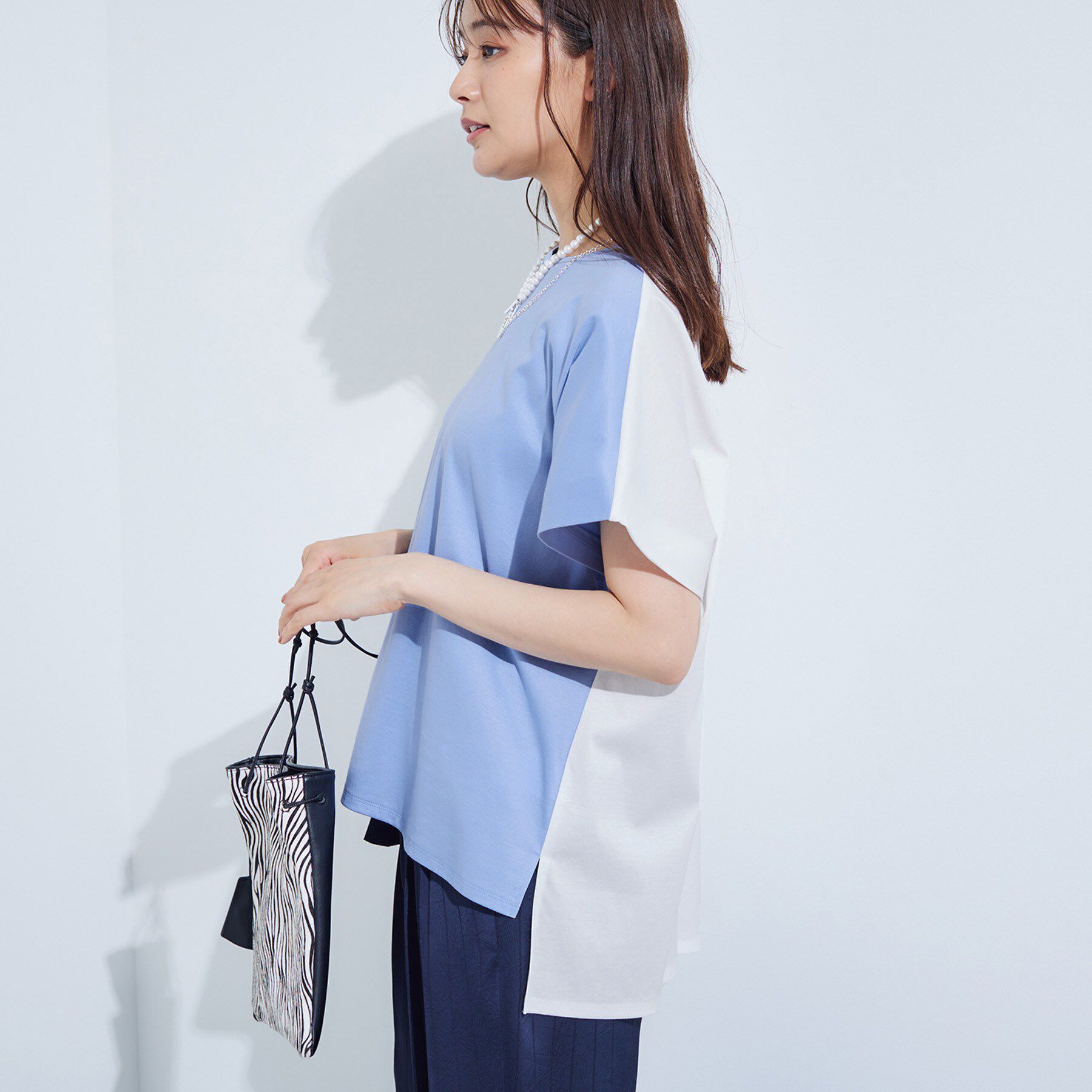 INDIVI「【洗える／汗ジミ防止】バイカラー＆アシメヘム Tシャツ」|Tシャツ・カットソー|