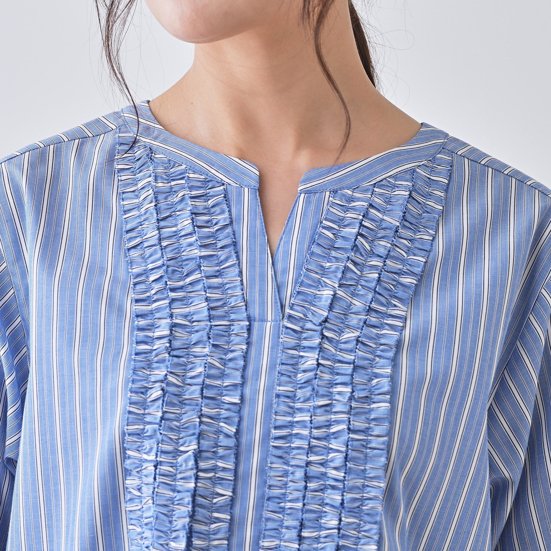 INDIVI「【洗える】胸元タックフリルブラウス」|シャツ・ブラウス|