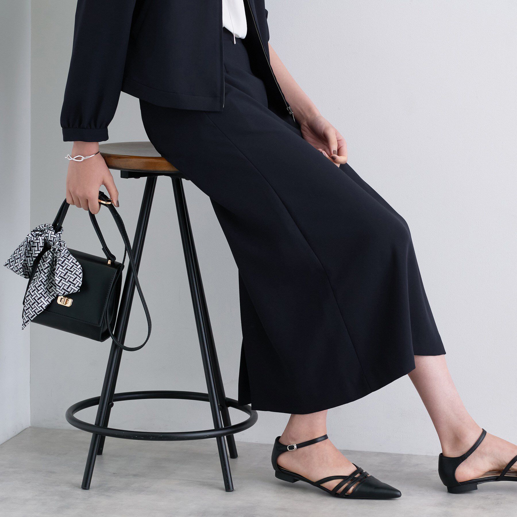 INDIVI「【洗える／UVケア／吸汗速乾】ジョーゼットナロースカート」|スカート|ネイビー(094)