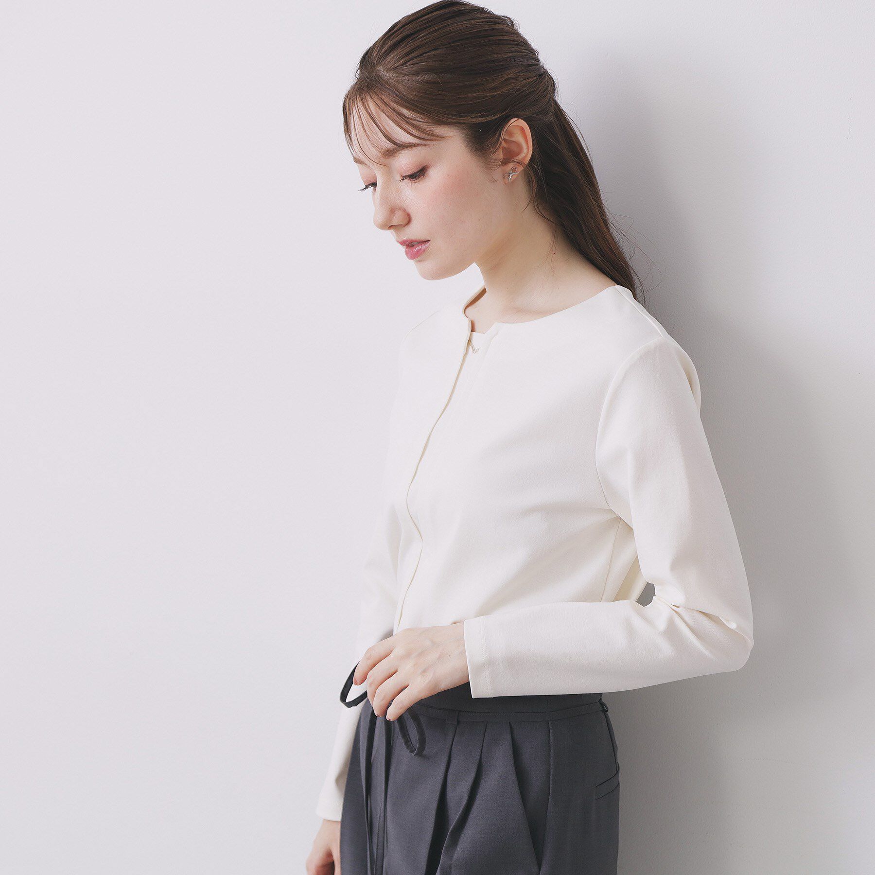 index「フロントタックモチーフポンチトップス【洗濯機OK】」|Tシャツ・カットソー|オフホワイト(003