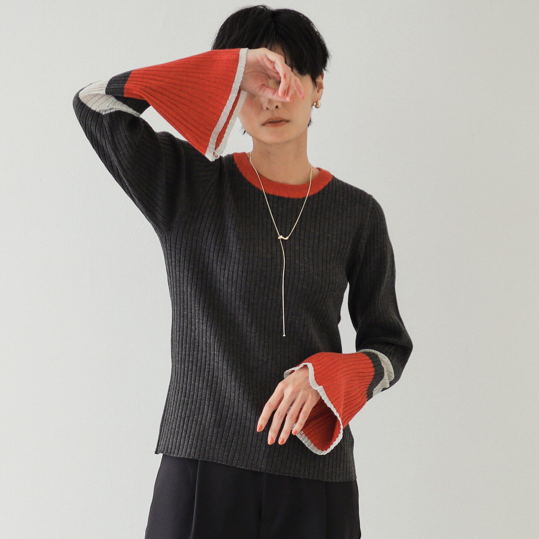 OPAQUE.CLIP「《Oggi掲載》配色フレアースリーブニット【洗濯機洗い可】」|ニット・セーター|チャコールグレー(5