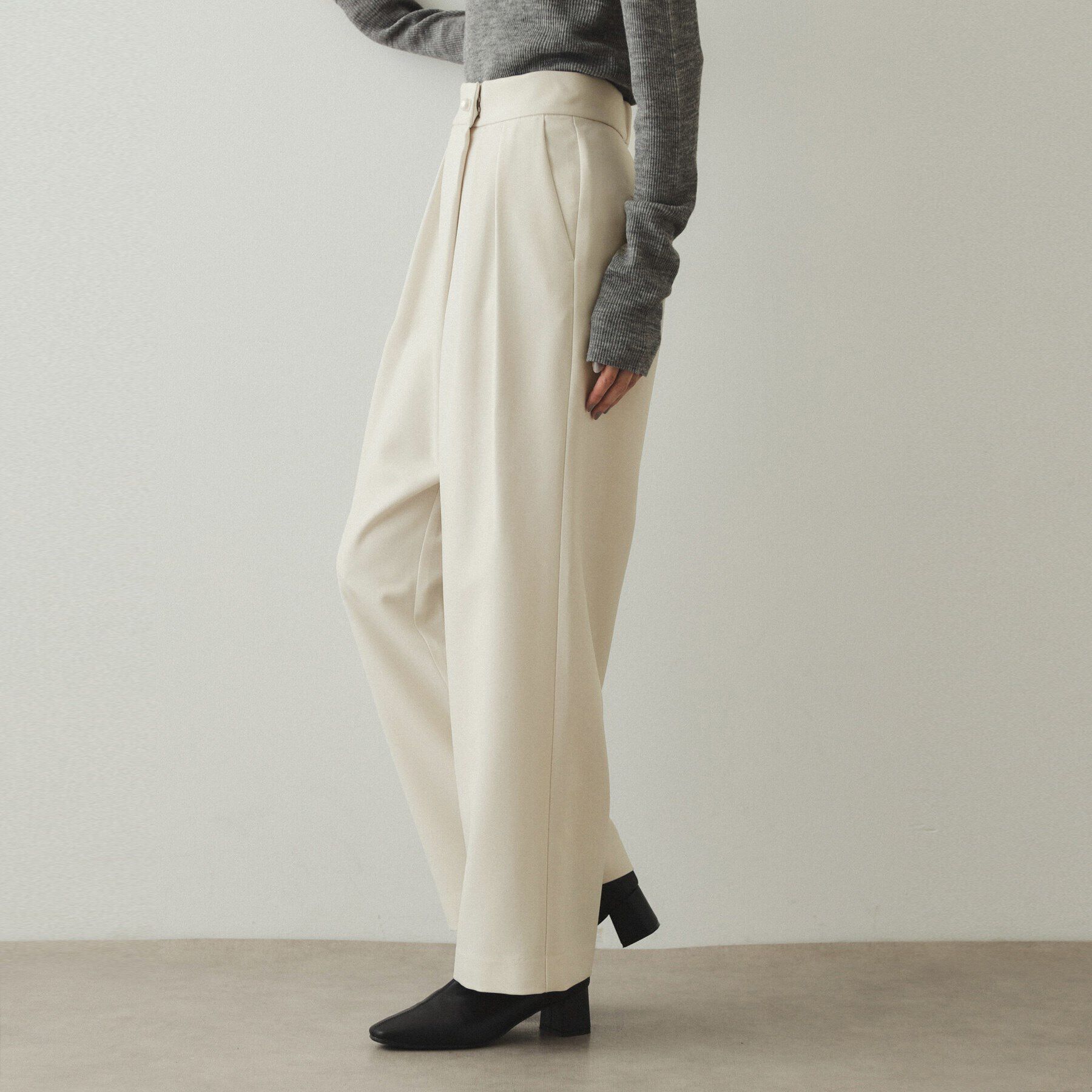 OPAQUE.CLIP「《美人百花掲載》パール調ラップ風ワイドストレートパンツ【洗濯機洗い可】」|その他|