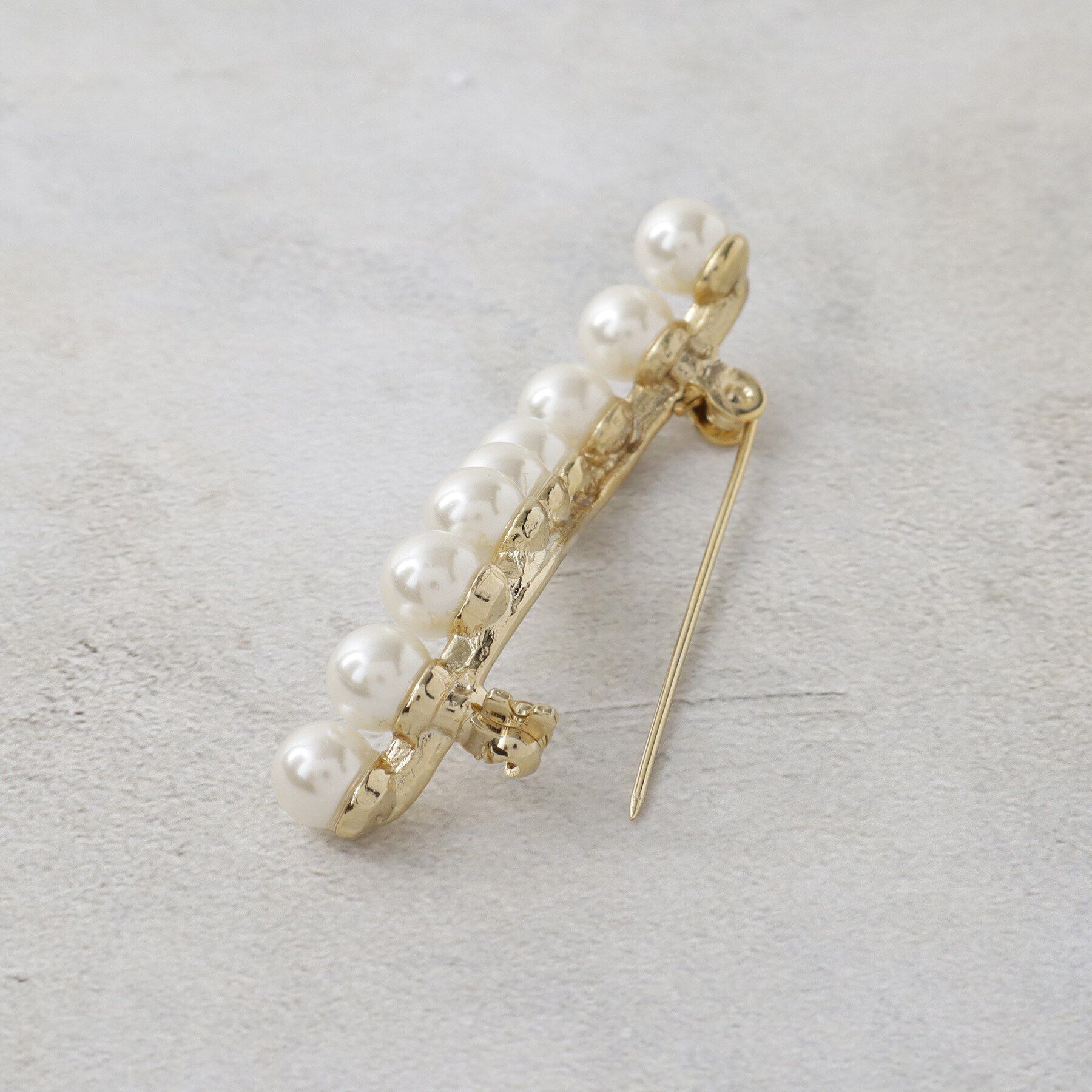 OPAQUE.CLIP「フェイクパールラインブローチ」|ブローチ・コサージュ|