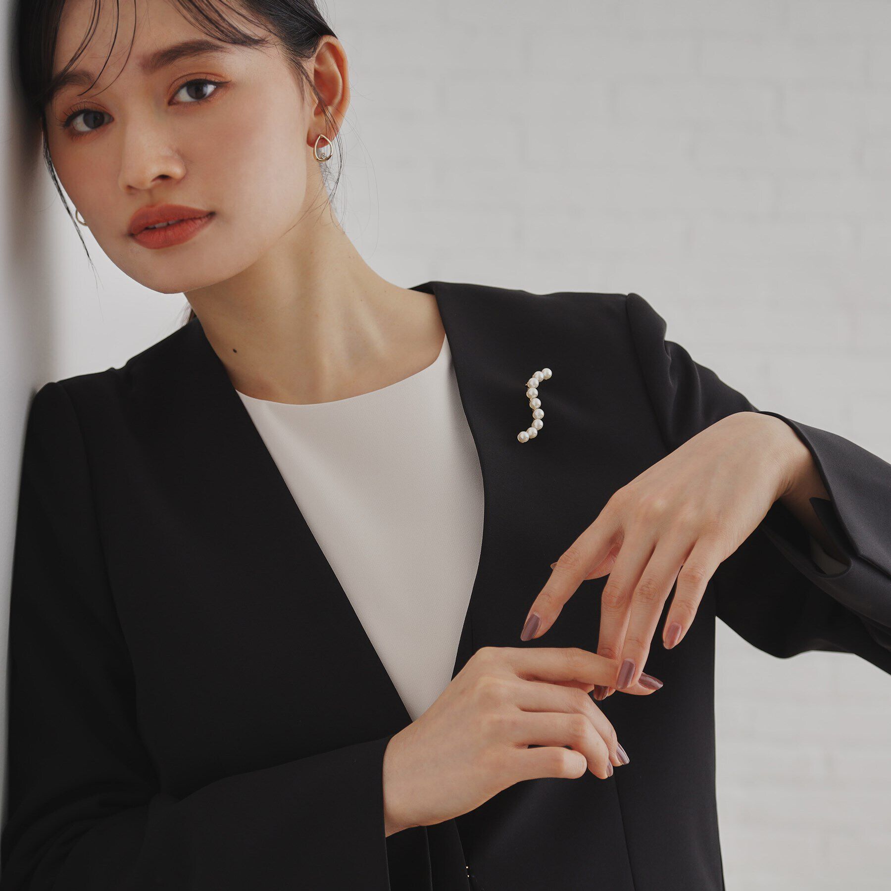 OPAQUE.CLIP「フェイクパールラインブローチ」|ブローチ・コサージュ|