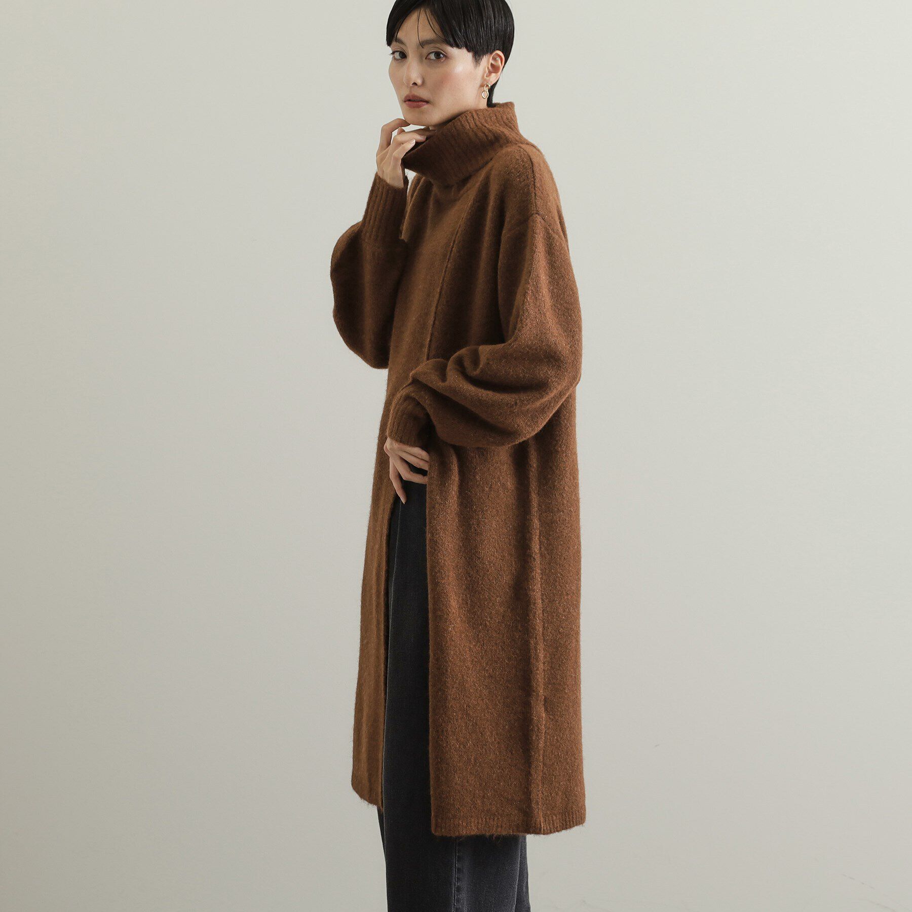 OPAQUE.CLIP「タートルスリットチュニックニット【洗濯機洗い可】」|ニット・セーター|ブラウン(043)