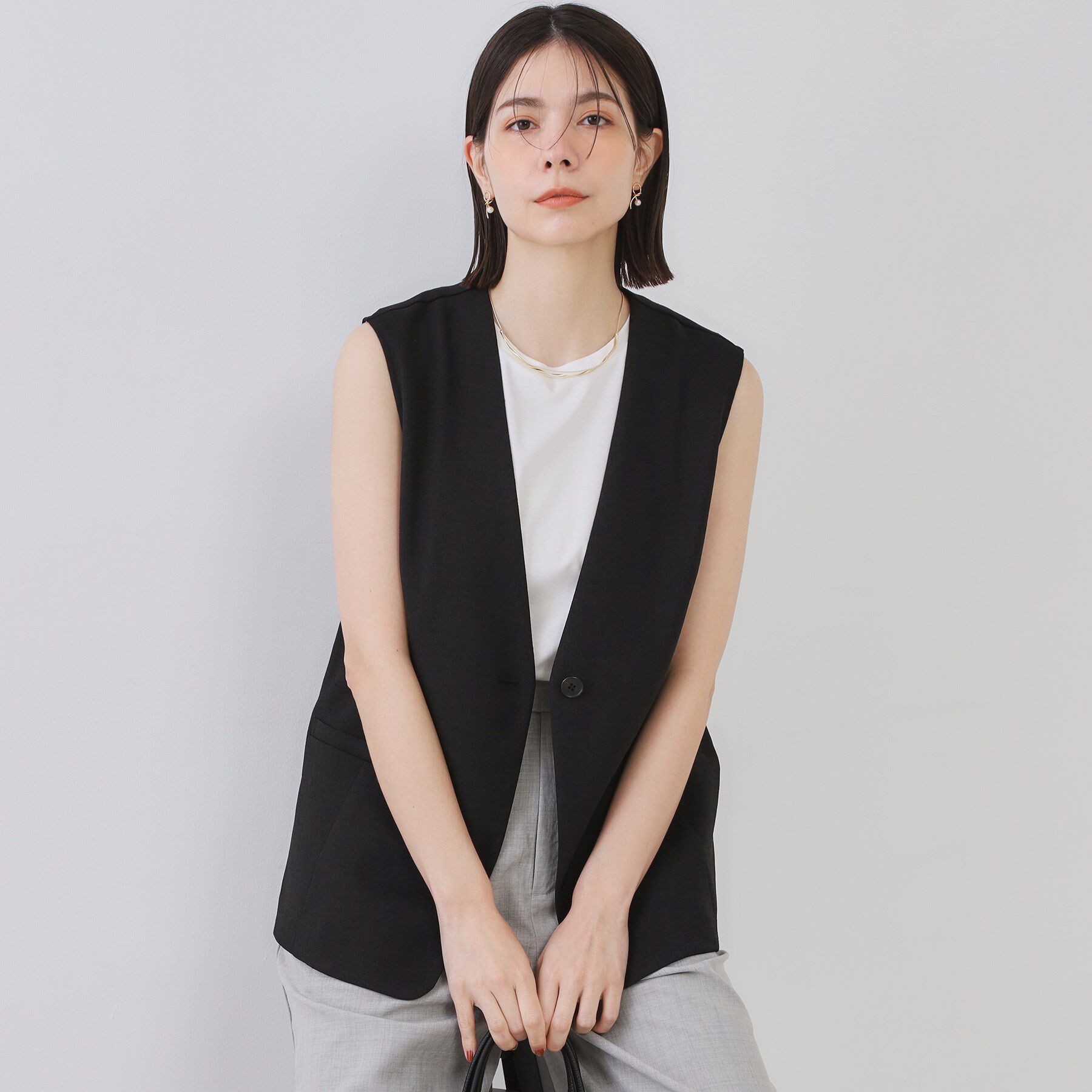 OPAQUE.CLIP「リネンライクVネックジレ【洗濯機洗い可】」|ベスト・ジレ|ブラック(019)