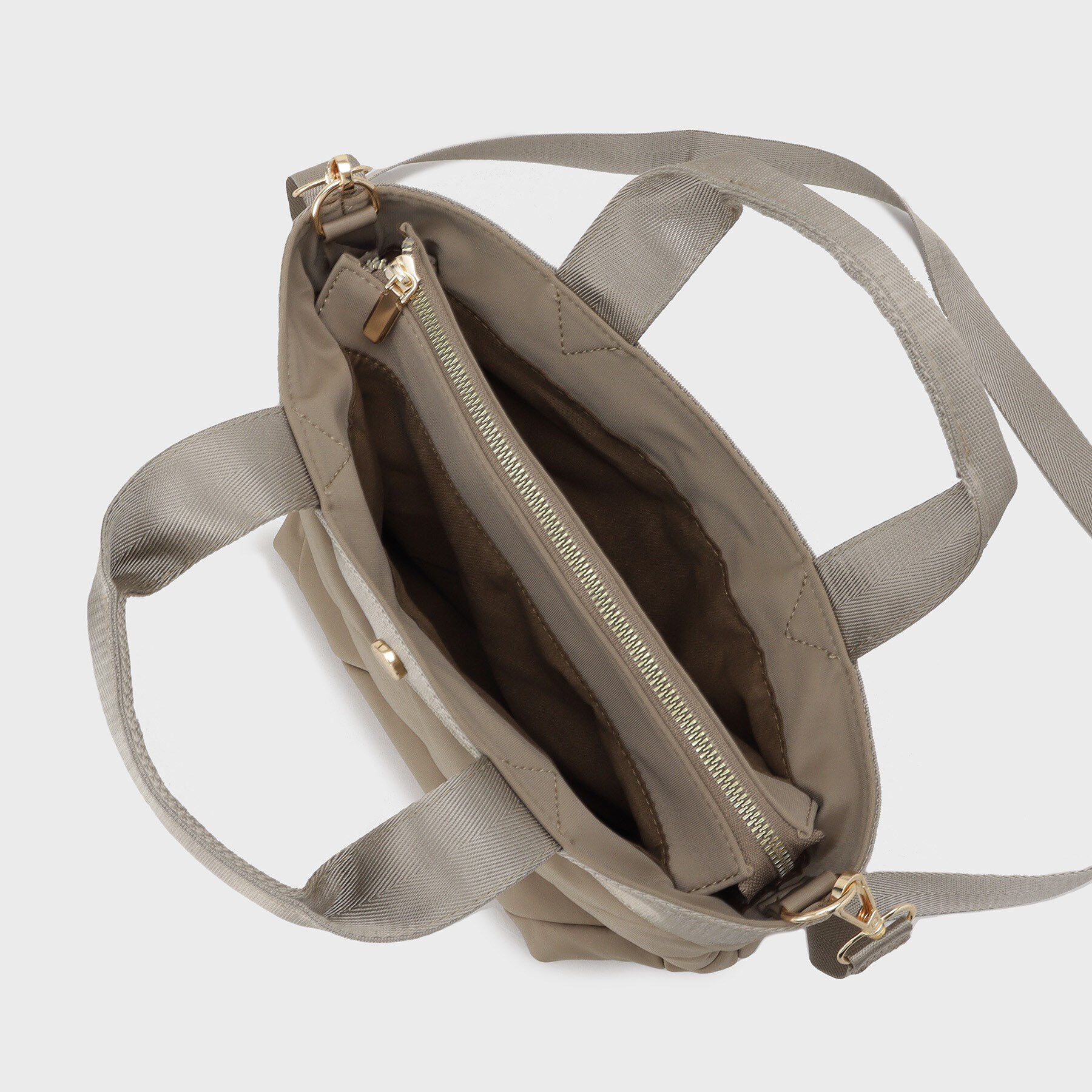 OPAQUE.CLIP「【2WAY／軽量】トライアングルキルティングミドルトートバッグ」|トートバッグ|