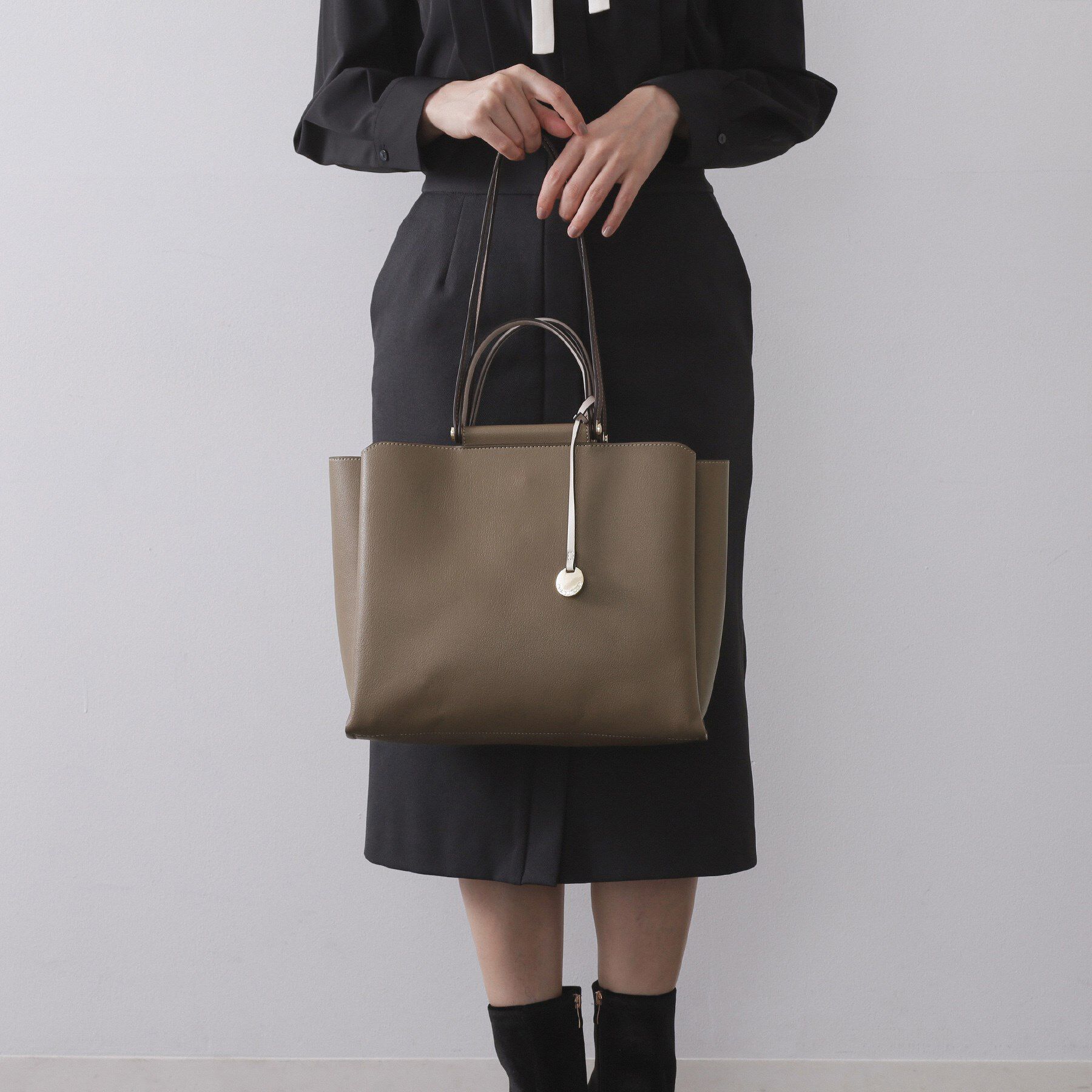 OPAQUE.CLIP「【軽量／2WAY／A4サイズ対応】3層仕様大容量合皮トートバッグ」|トートバッグ|ベージュ(052)