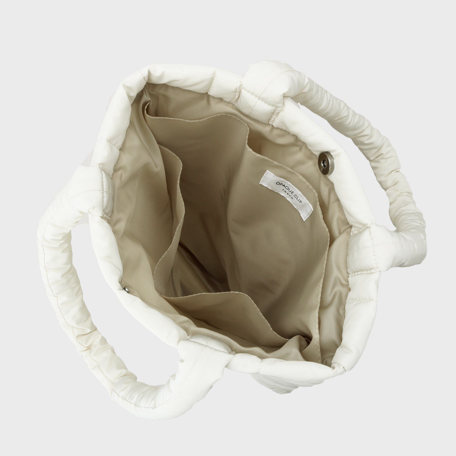 OPAQUE.CLIP「【軽量／カラビナチャーム付き／A4サイズ対応】ストライプキルトパフィートートバッグ」|トートバッグ|