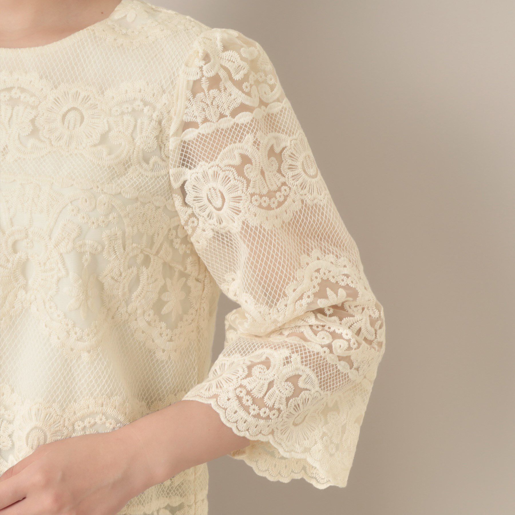 Couture broach「【一枚で着映える・高見え】刺繍レースフレアー袖ブラウス」|シャツ・ブラウス|