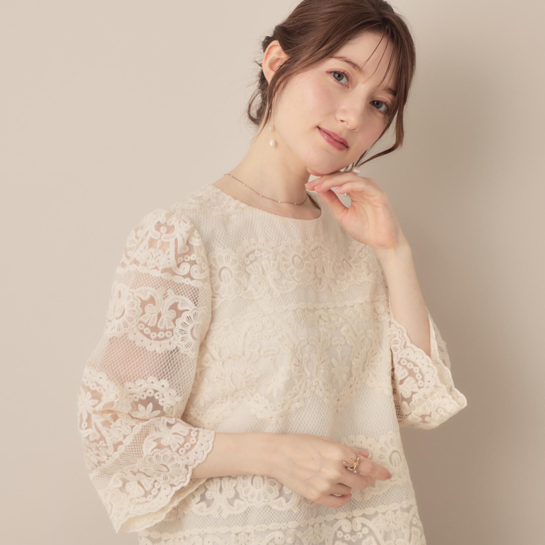 Couture broach「【一枚で着映える・高見え】刺繍レースフレアー袖ブラウス」|シャツ・ブラウス|